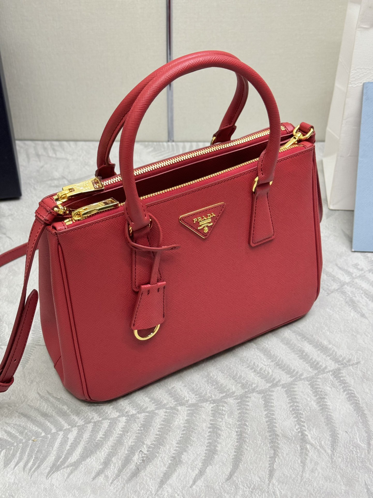 Prada 프라다 1BA863 사피아노 레더 미디엄 토트백 블랙 골드 3