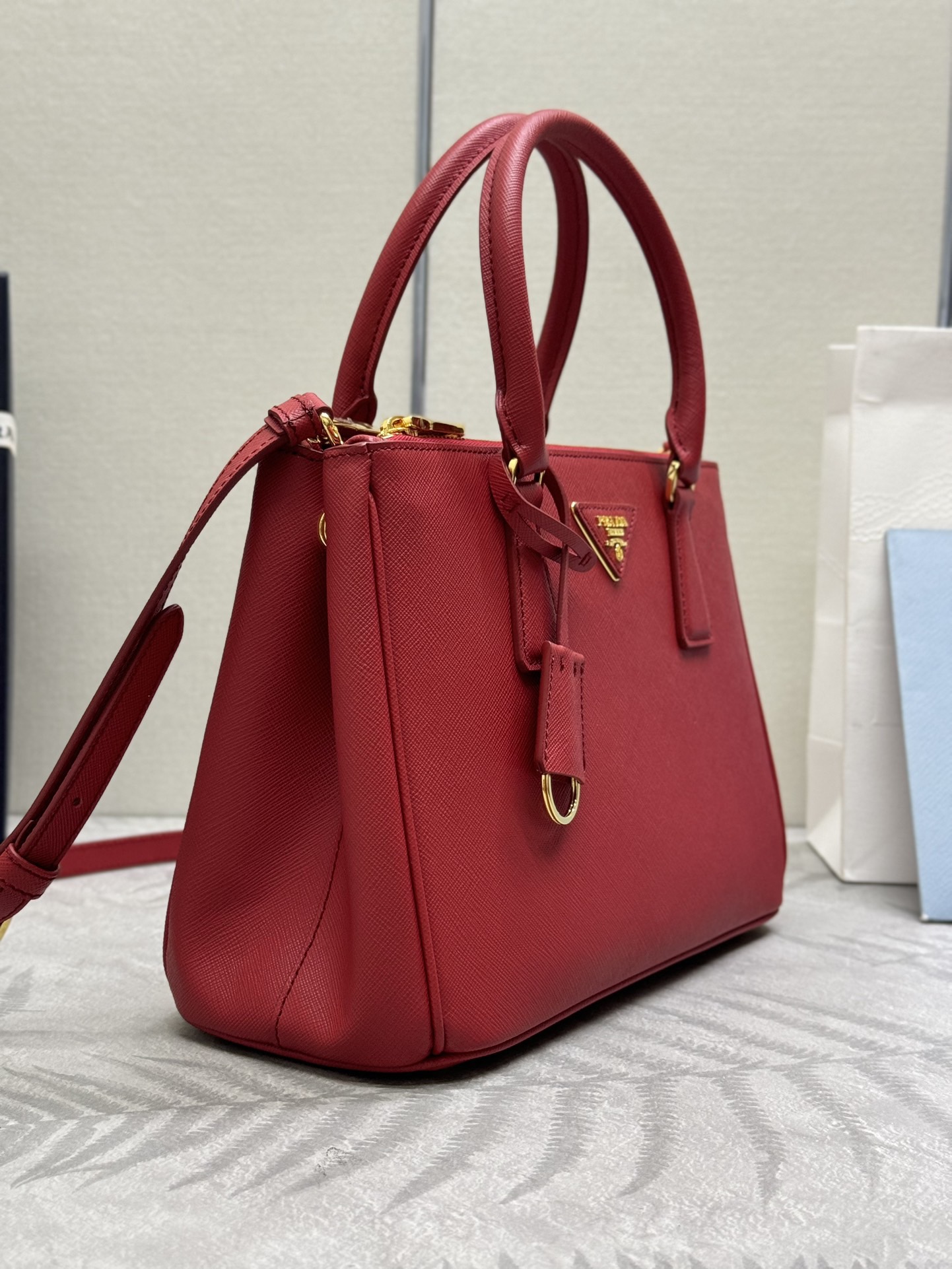 Prada 프라다 1BA863 사피아노 레더 미디엄 토트백 블랙 골드 4