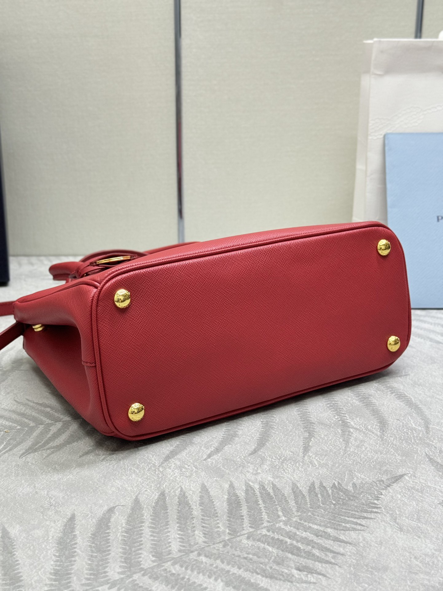 Prada 프라다 1BA863 사피아노 레더 미디엄 토트백 블랙 골드 5