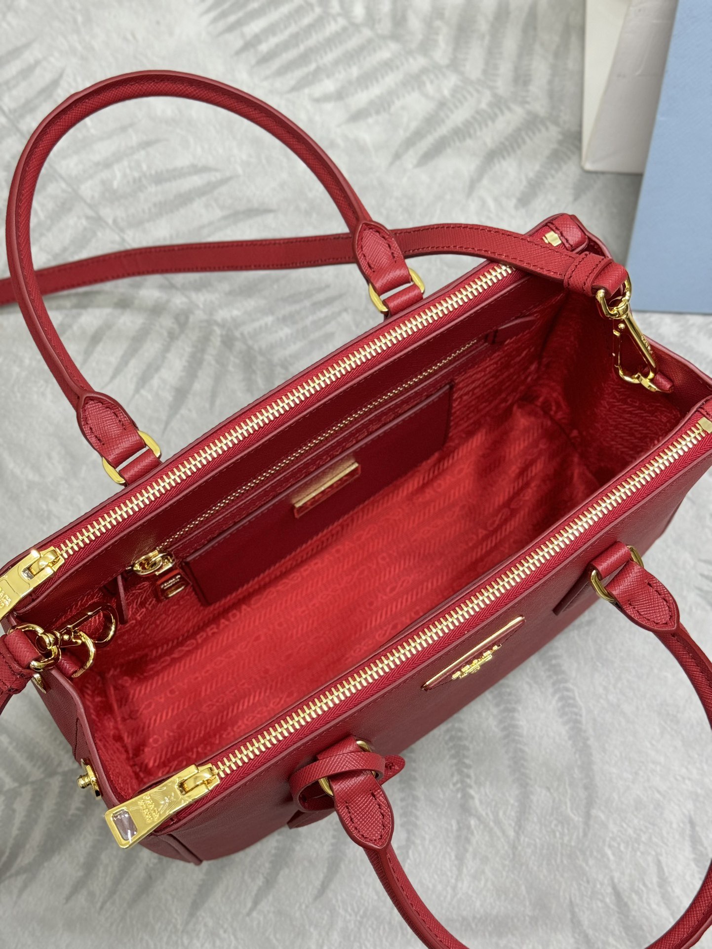 Prada 프라다 1BA863 사피아노 레더 미디엄 토트백 블랙 골드 8