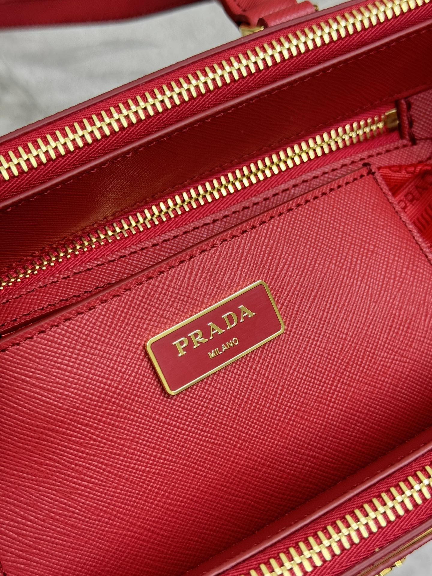 Prada 프라다 1BA863 사피아노 레더 미디엄 토트백 블랙 골드 9