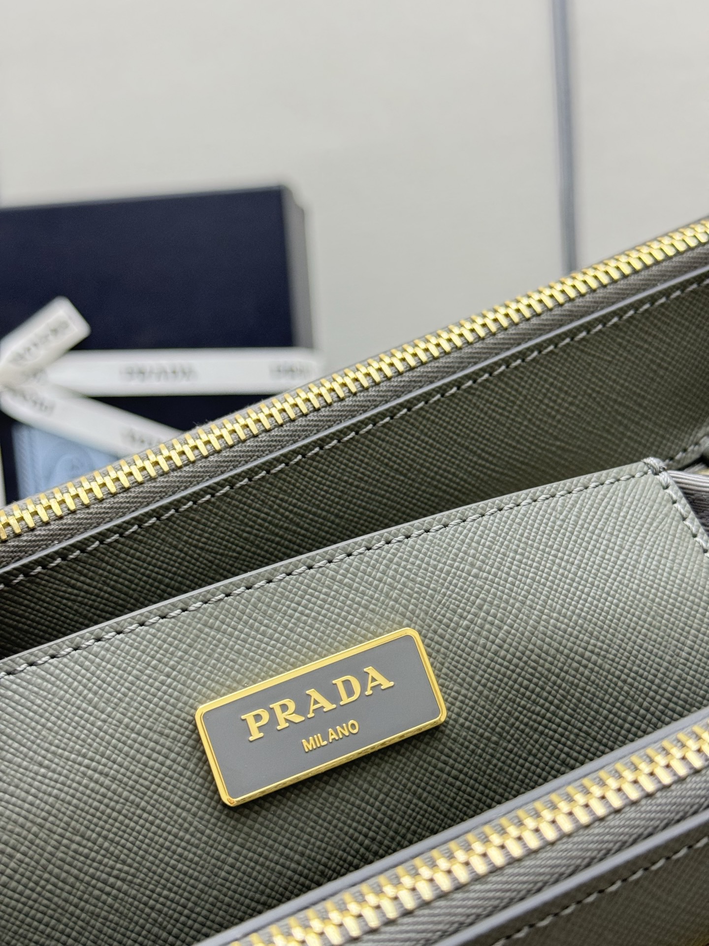 Prada 프라다 1BA863 사피아노 레더 미디엄 토트백 블랙 골드 9