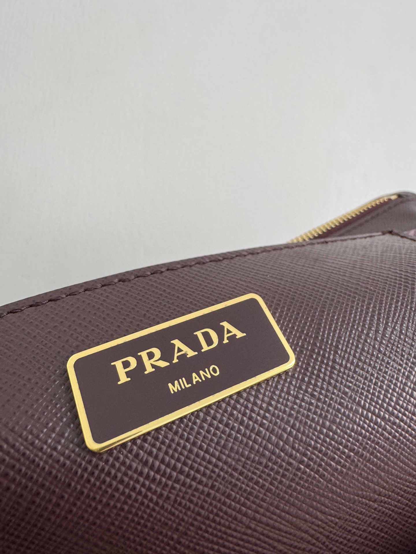 Prada 프라다 1BA863 사피아노 레더 미디엄 토트백 블랙 골드 8