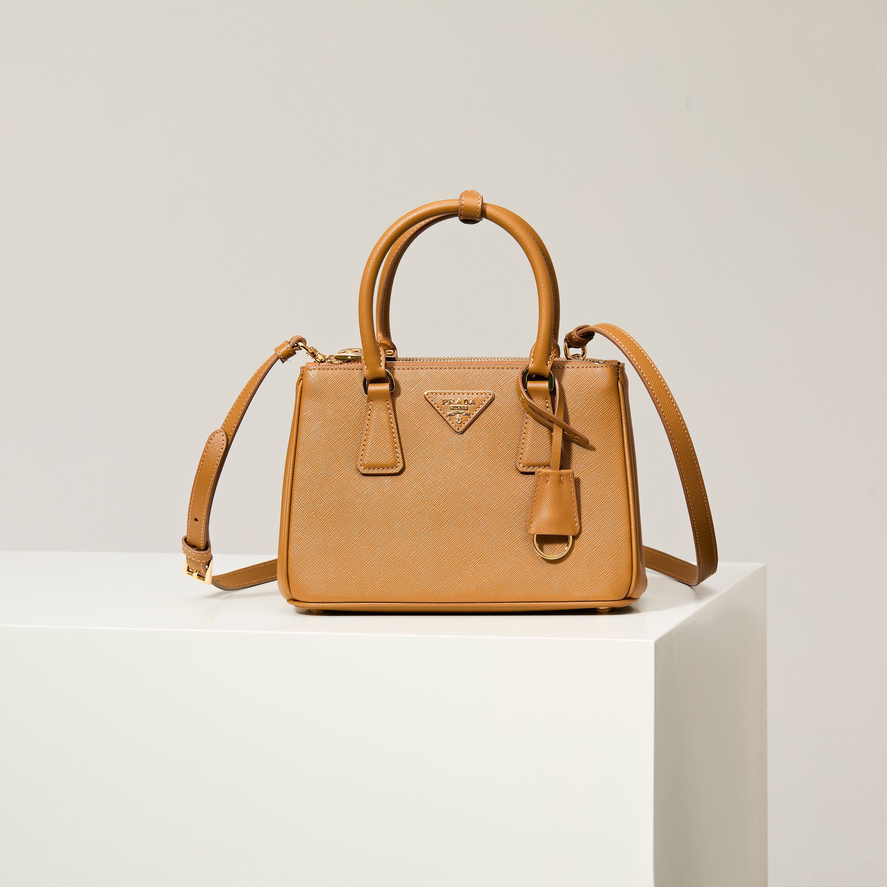 Prada 프라다 갤러리아 미니 탑핸들백 사피아노 레더 캐러멜 브라운 골드 1