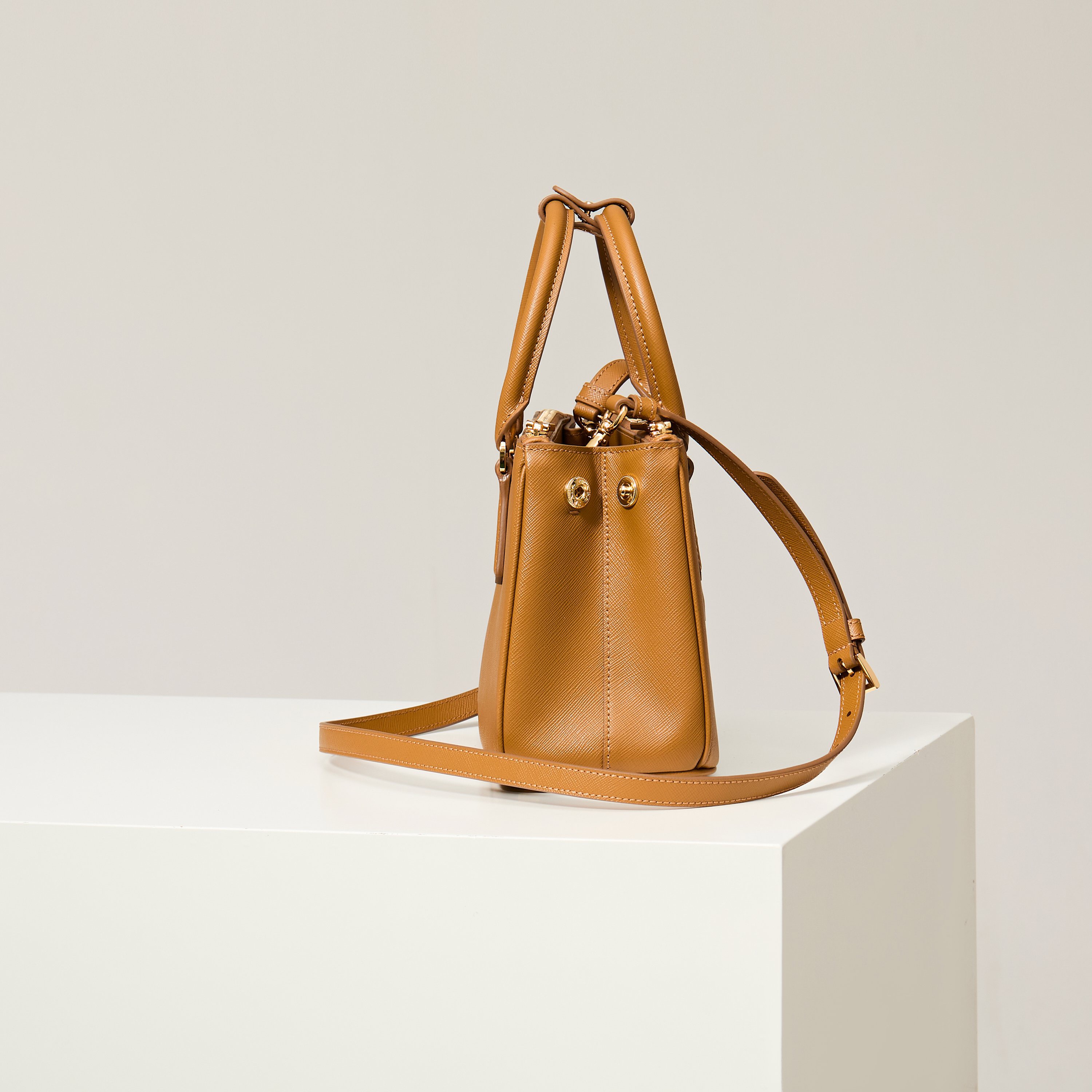 Prada 프라다 갤러리아 미니 탑핸들백 사피아노 레더 캐러멜 브라운 골드 3