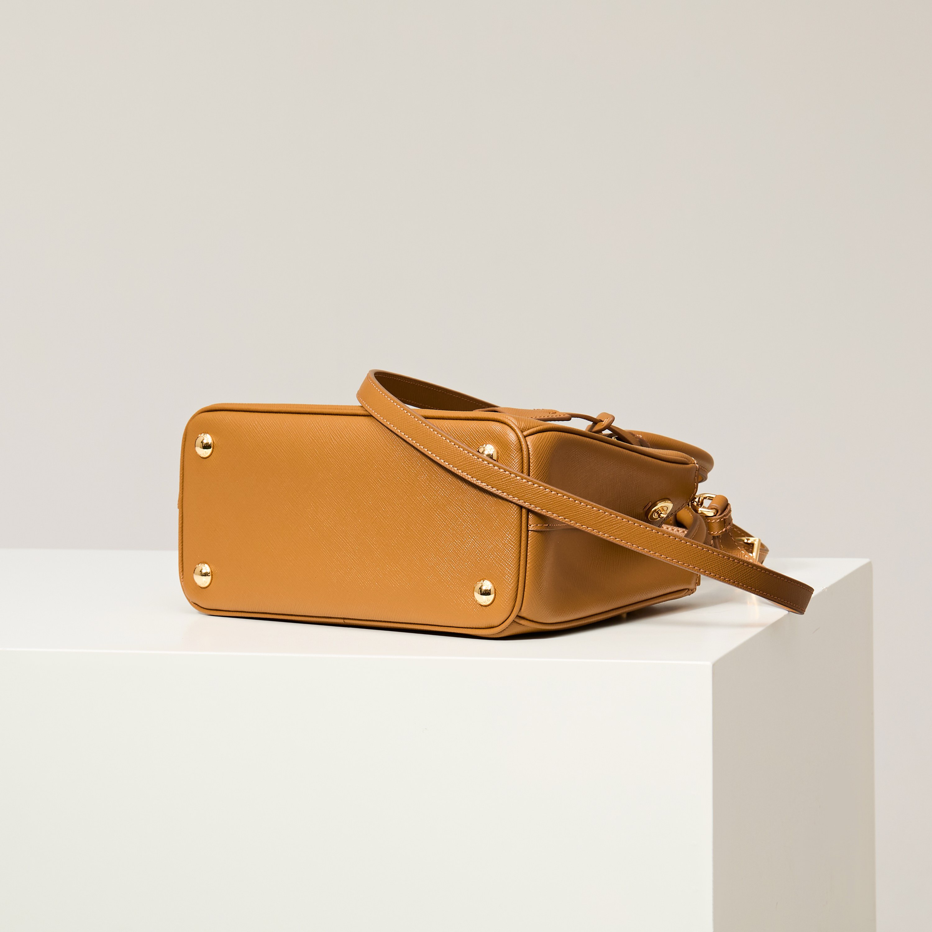 Prada 프라다 갤러리아 미니 탑핸들백 사피아노 레더 캐러멜 브라운 골드 4