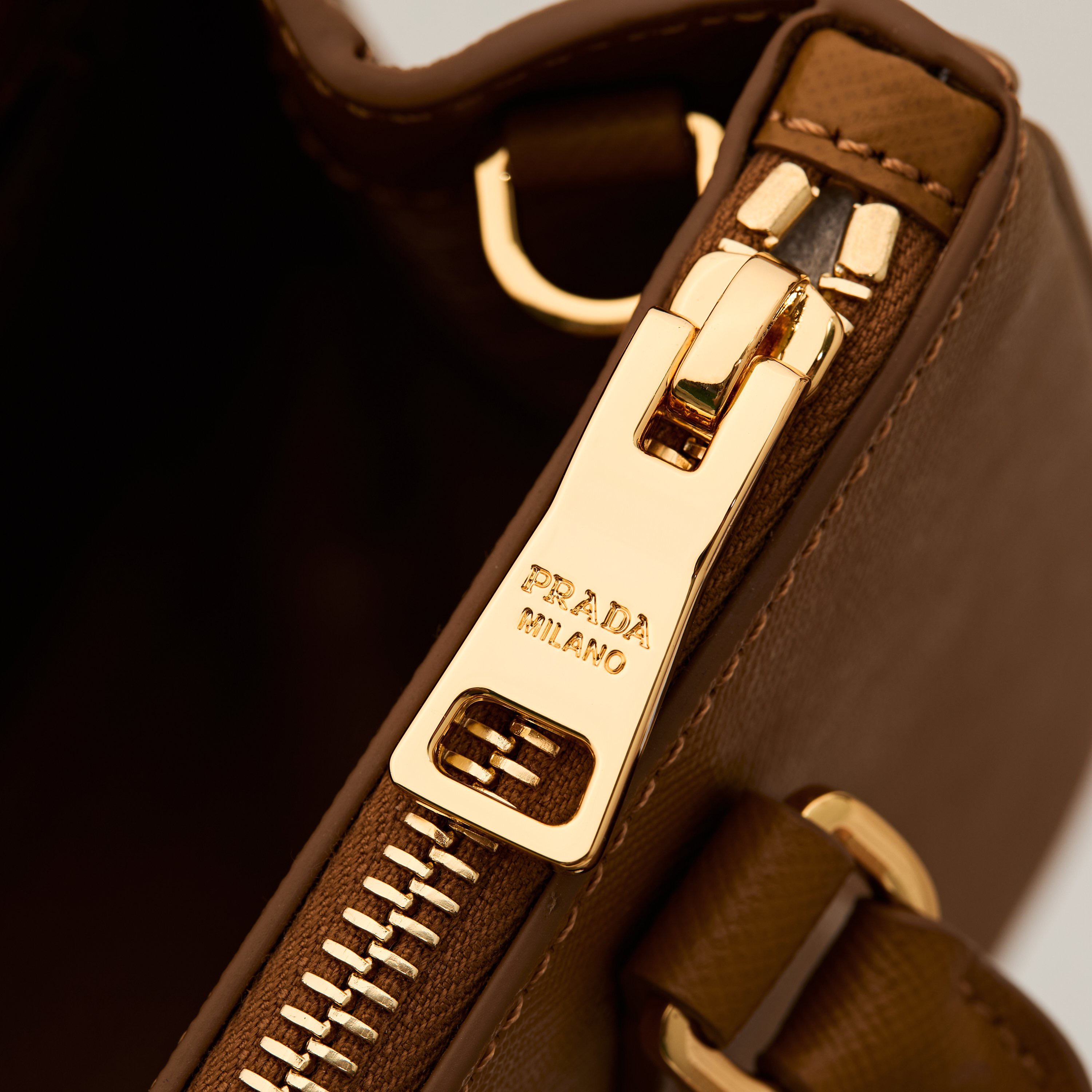 Prada 프라다 갤러리아 미니 탑핸들백 사피아노 레더 캐러멜 브라운 골드 7