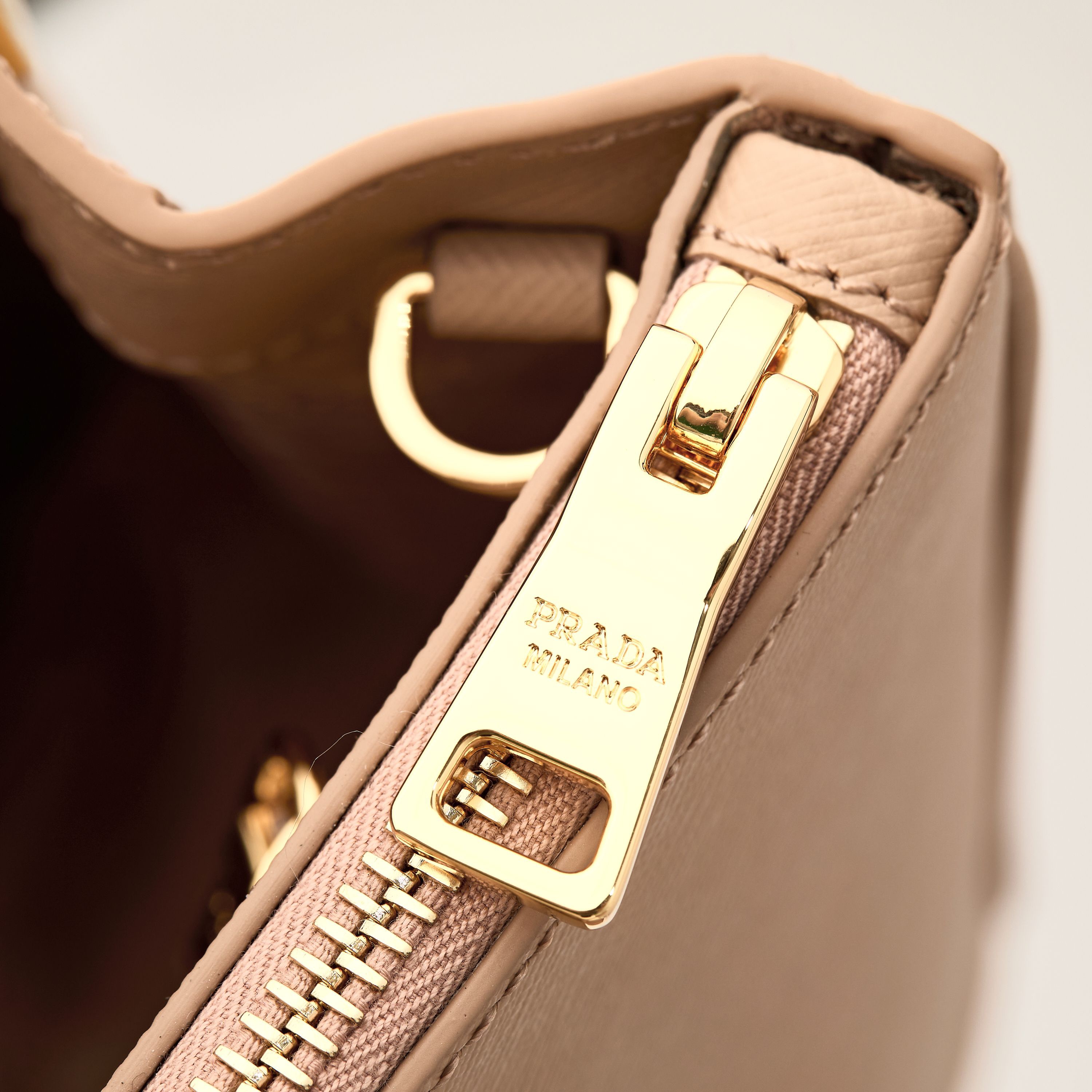 Prada 프라다 갤러리아 미니 탑핸들백 사피아노 레더 캐러멜 브라운 골드 7