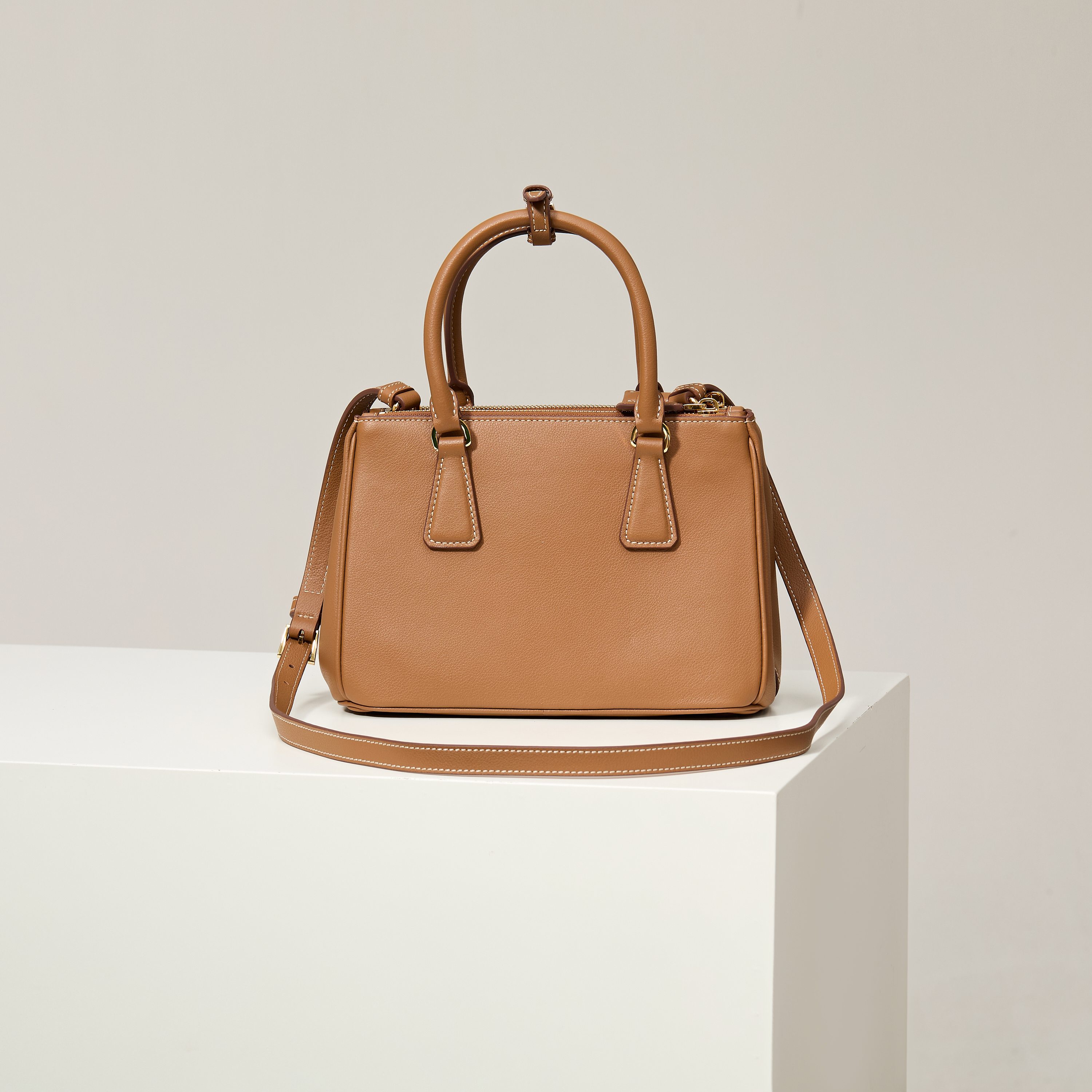 Prada 프라다 갤러리아 스몰 토트백 그레인드 카프스킨 카멜 브라운 골드 하드웨어 1BA896 20cm 2