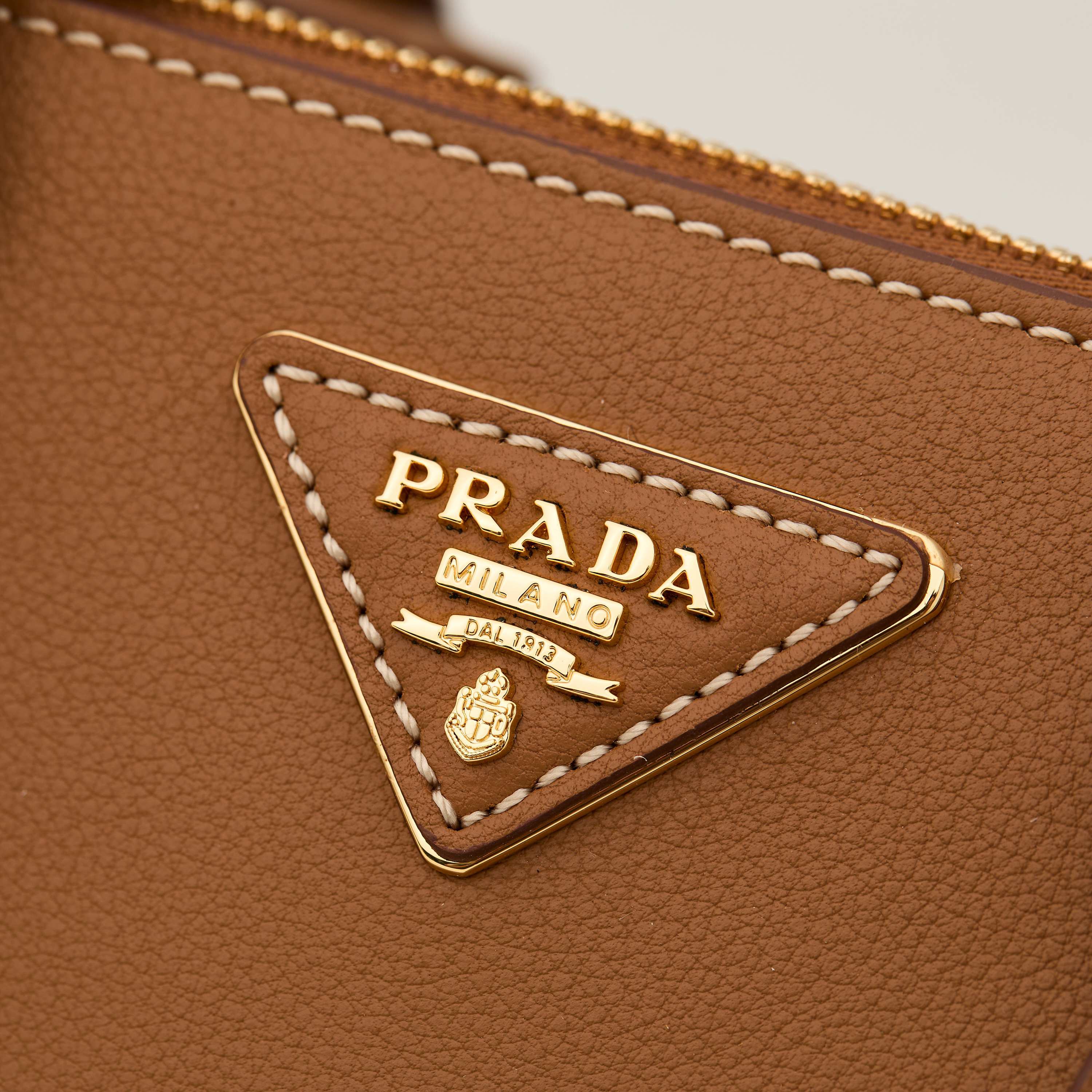 Prada 프라다 갤러리아 스몰 토트백 그레인드 카프스킨 카멜 브라운 골드 하드웨어 1BA896 20cm 5