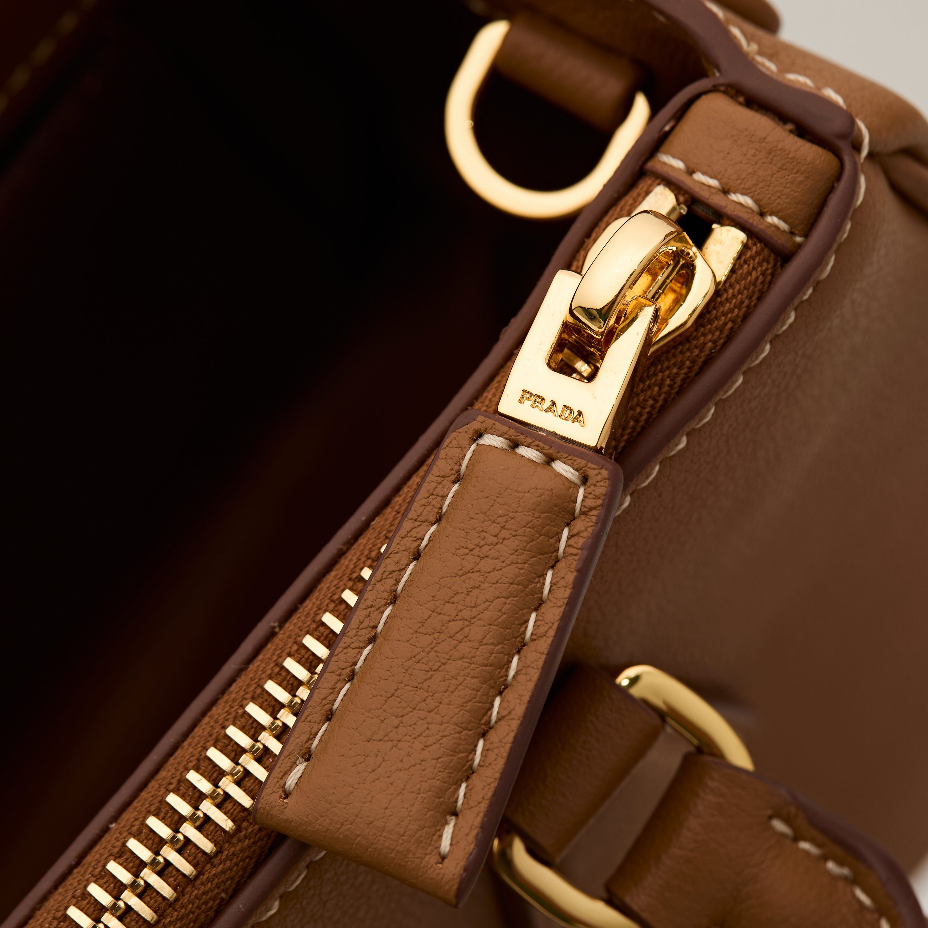 Prada 프라다 갤러리아 스몰 토트백 그레인드 카프스킨 카멜 브라운 골드 하드웨어 1BA896 20cm 7