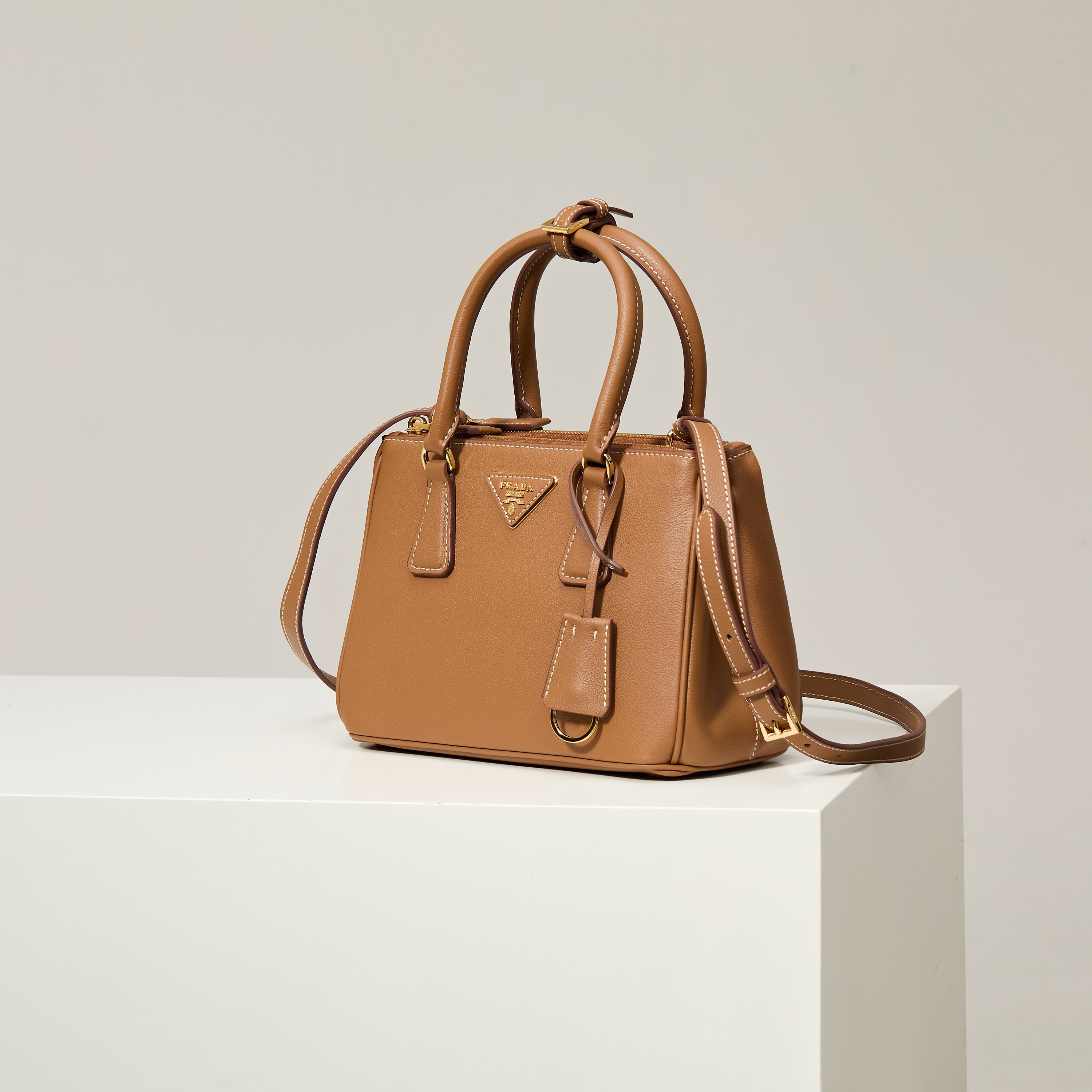 Prada 프라다 갤러리아 스몰 토트백 그레인드 카프스킨 카멜 브라운 골드 하드웨어 1BA896 20cm 10