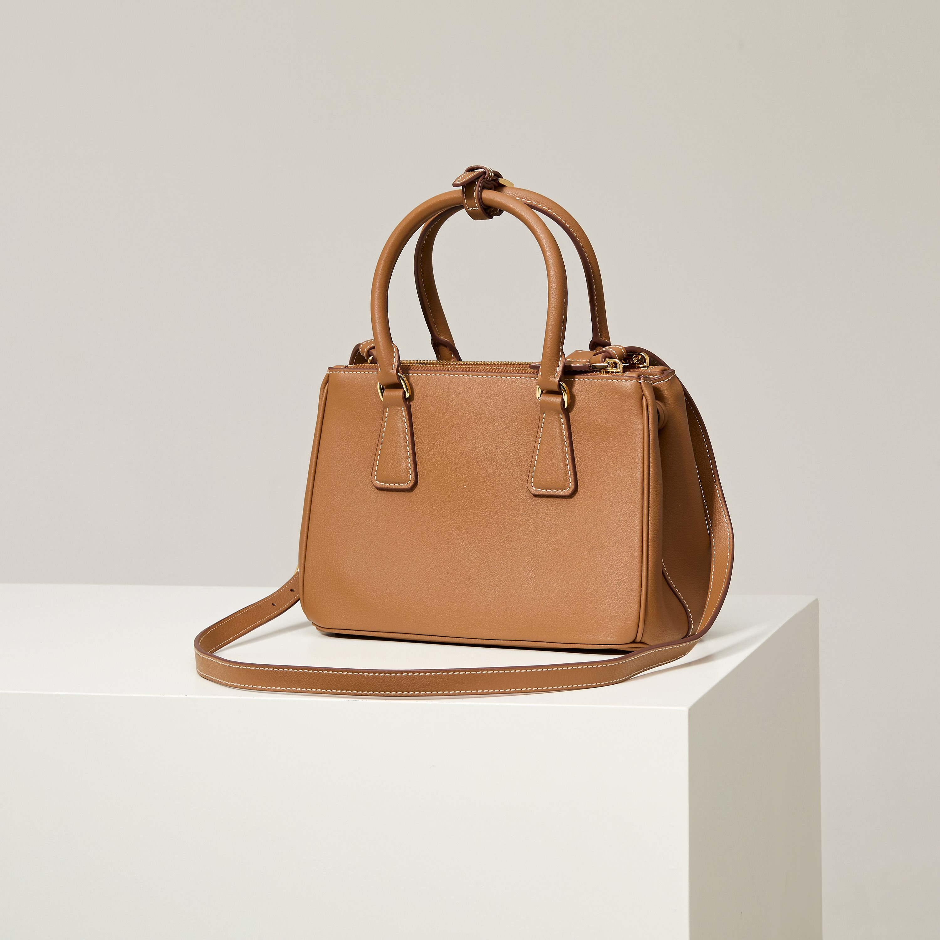 Prada 프라다 갤러리아 스몰 토트백 그레인드 카프스킨 카멜 브라운 골드 하드웨어 1BA896 20cm 11