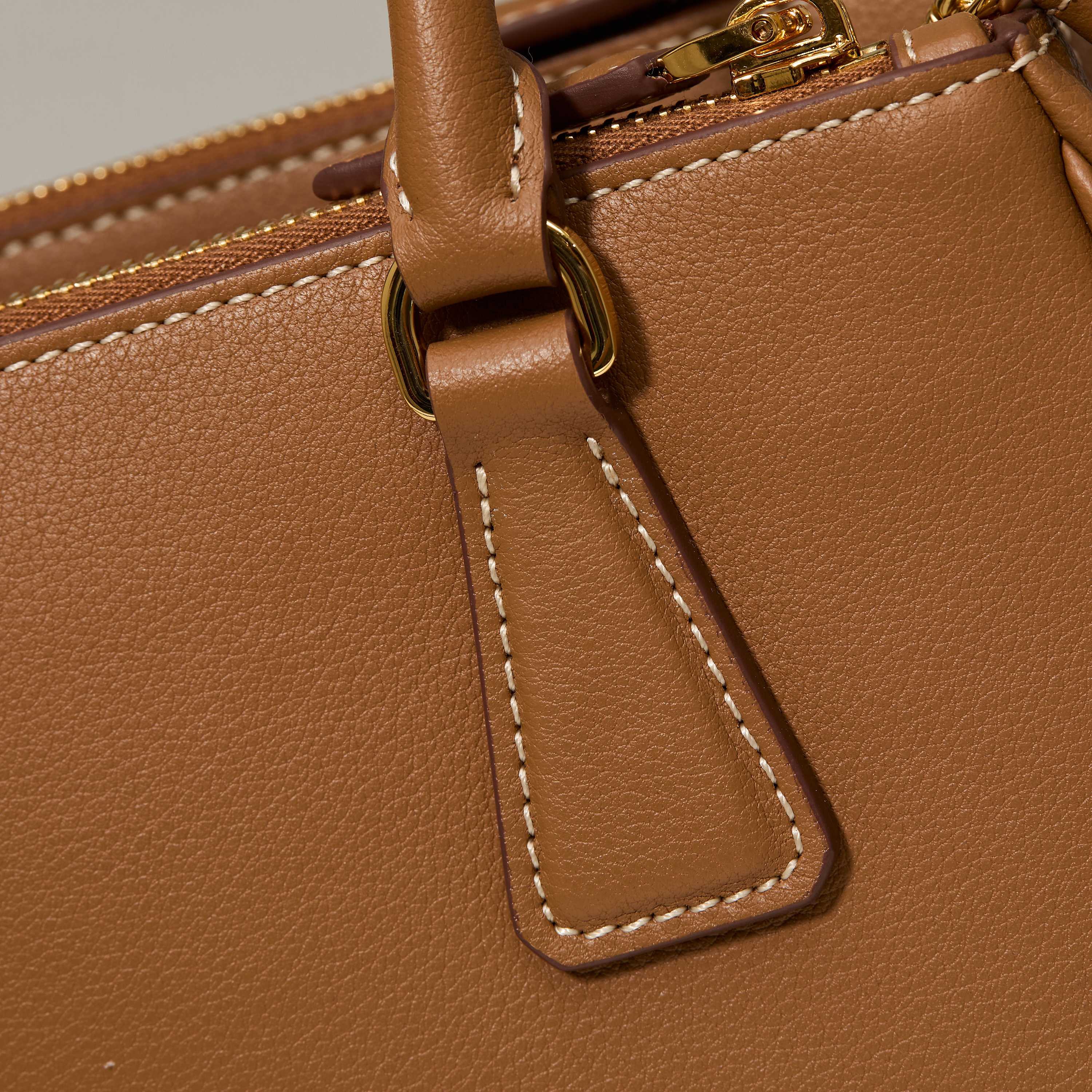 Prada 프라다 갤러리아 스몰 토트백 그레인드 카프스킨 카멜 브라운 골드 하드웨어 1BA896 20cm 16