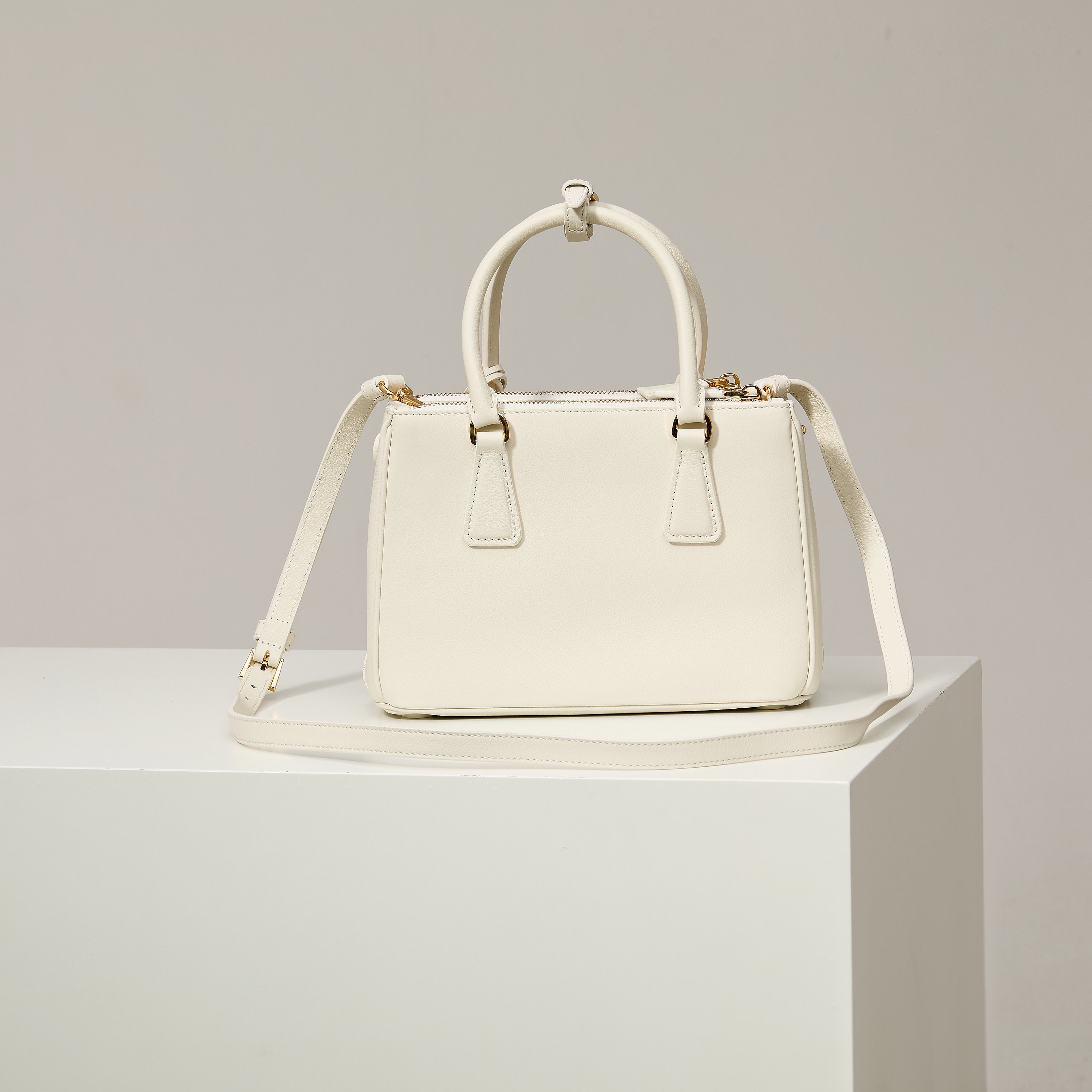 Prada 프라다 갤러리아 스몰 토트백 그레인드 카프스킨 아이보 골드 하드웨어 1BA896 20cm 2