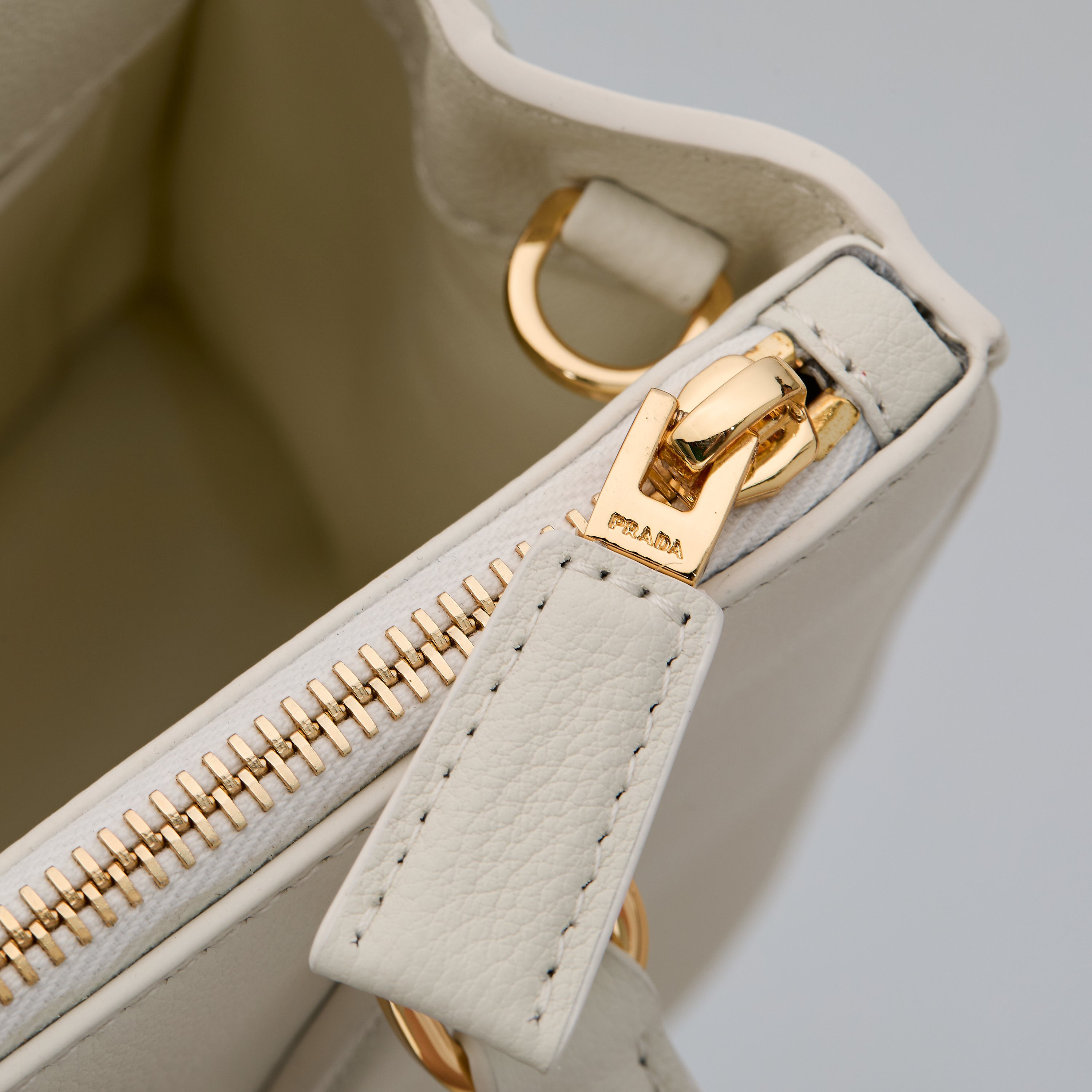 Prada 프라다 갤러리아 스몰 토트백 그레인드 카프스킨 아이보 골드 하드웨어 1BA896 20cm 7