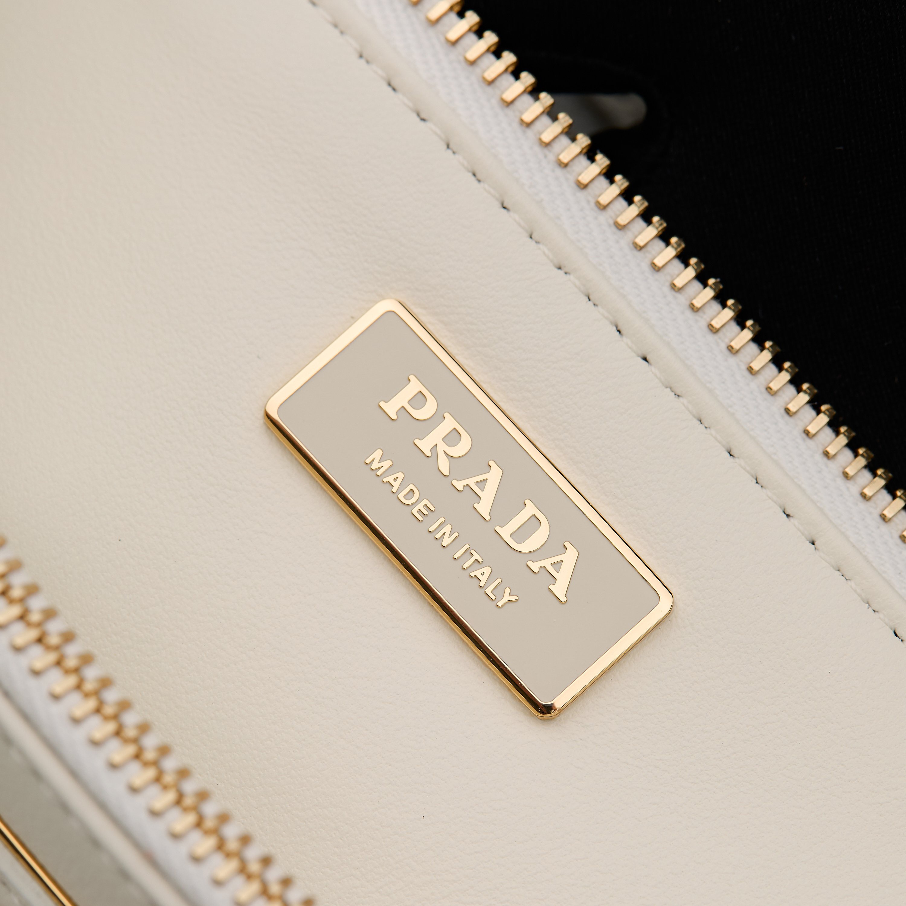 Prada 프라다 갤러리아 스몰 토트백 그레인드 카프스킨 아이보 골드 하드웨어 1BA896 20cm 8