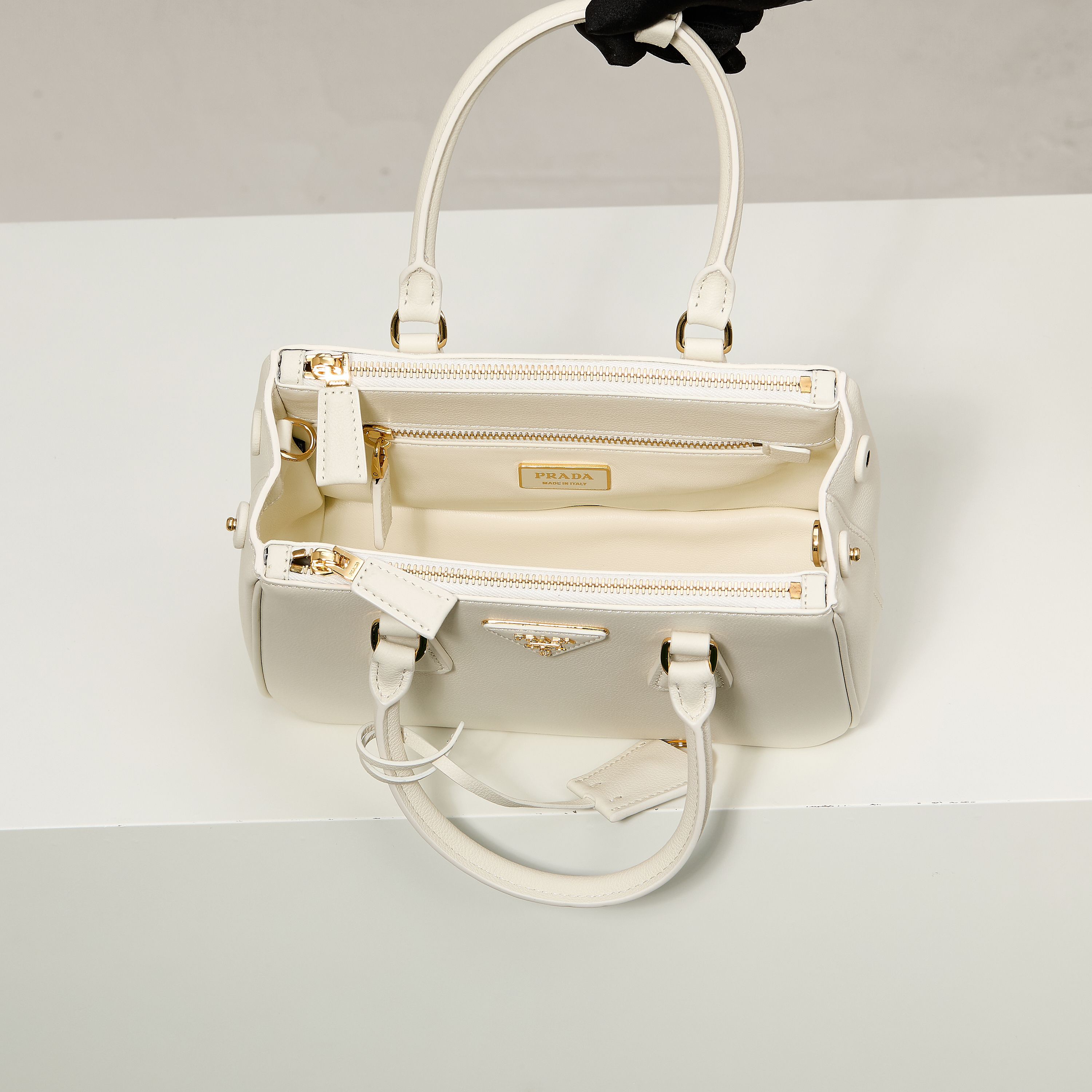 Prada 프라다 갤러리아 스몰 토트백 그레인드 카프스킨 아이보 골드 하드웨어 1BA896 20cm 9