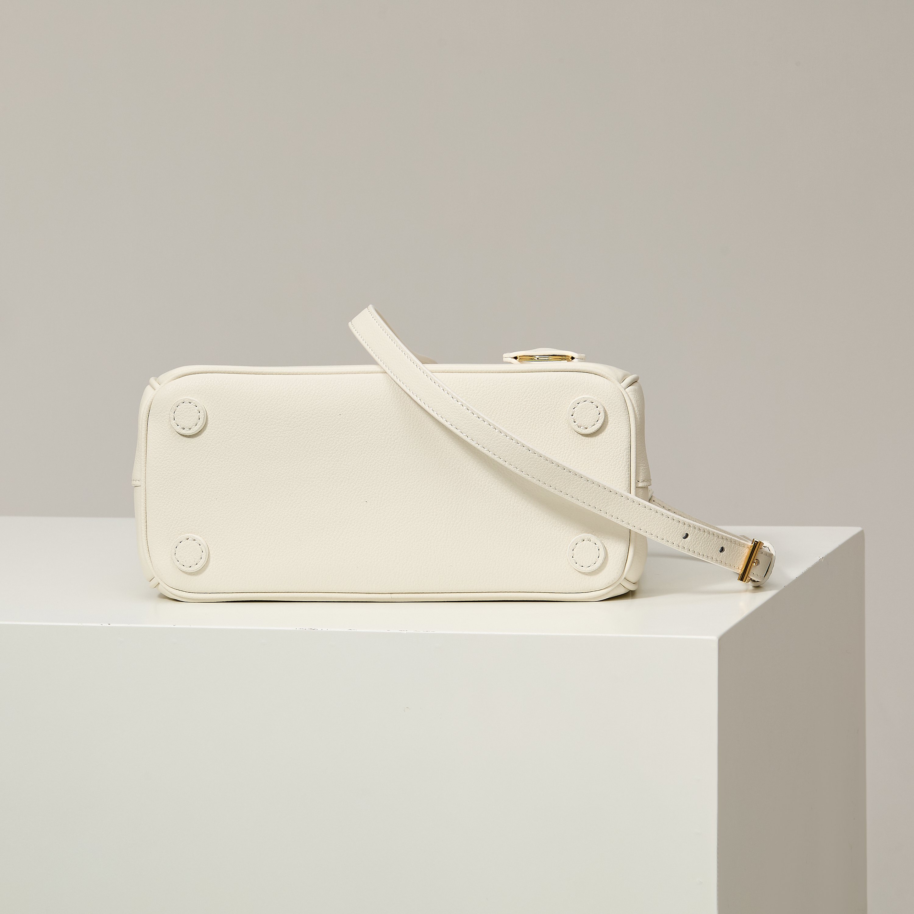 Prada 프라다 갤러리아 스몰 토트백 그레인드 카프스킨 아이보 골드 하드웨어 1BA896 20cm 12