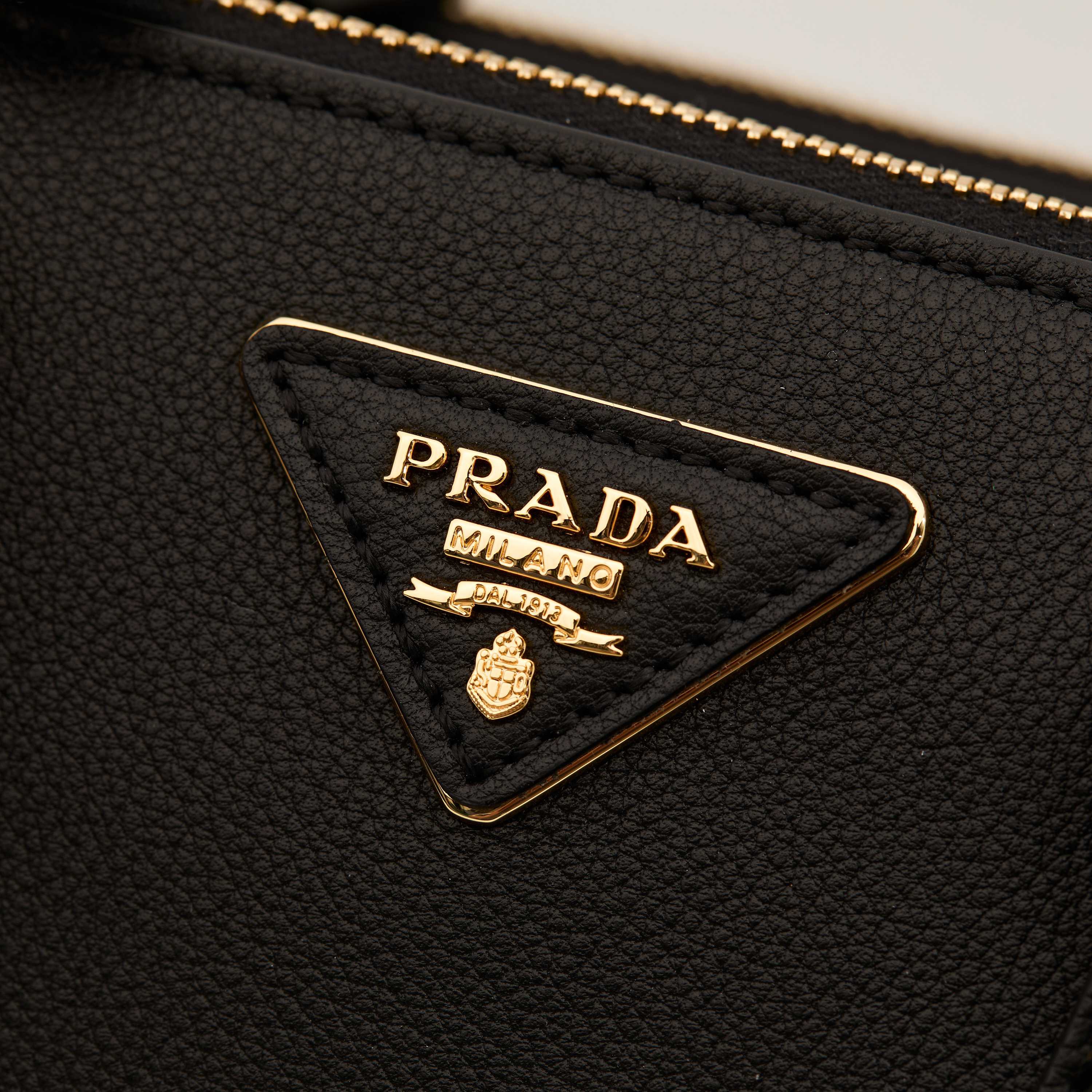 Prada 프라다 갤러리아 스몰 토트백 그레인드 카프스킨 카멜 블랙 골드 하드웨어 1BA896 20cm 5