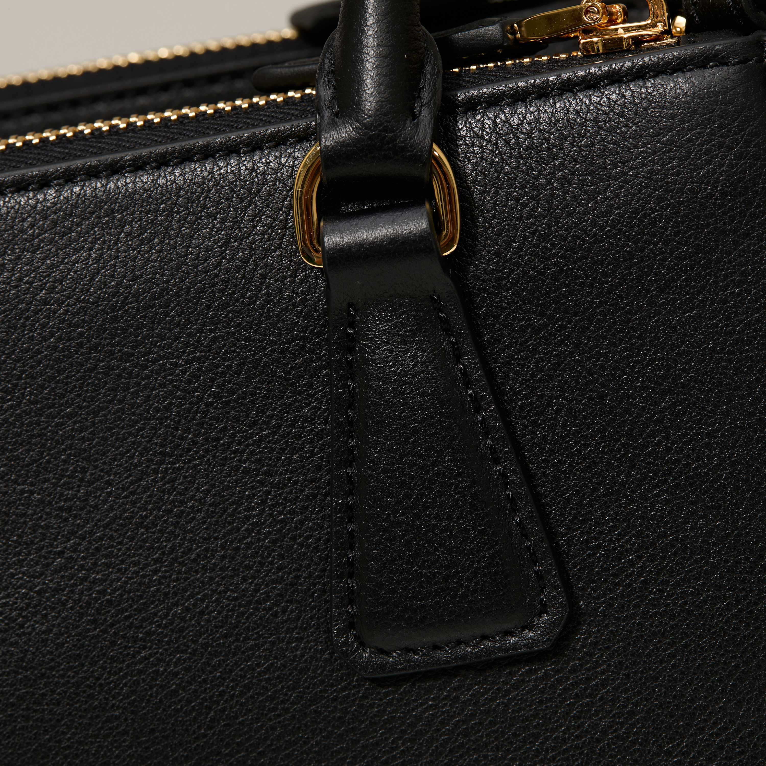 Prada 프라다 갤러리아 스몰 토트백 그레인드 카프스킨 카멜 블랙 골드 하드웨어 1BA896 20cm 16