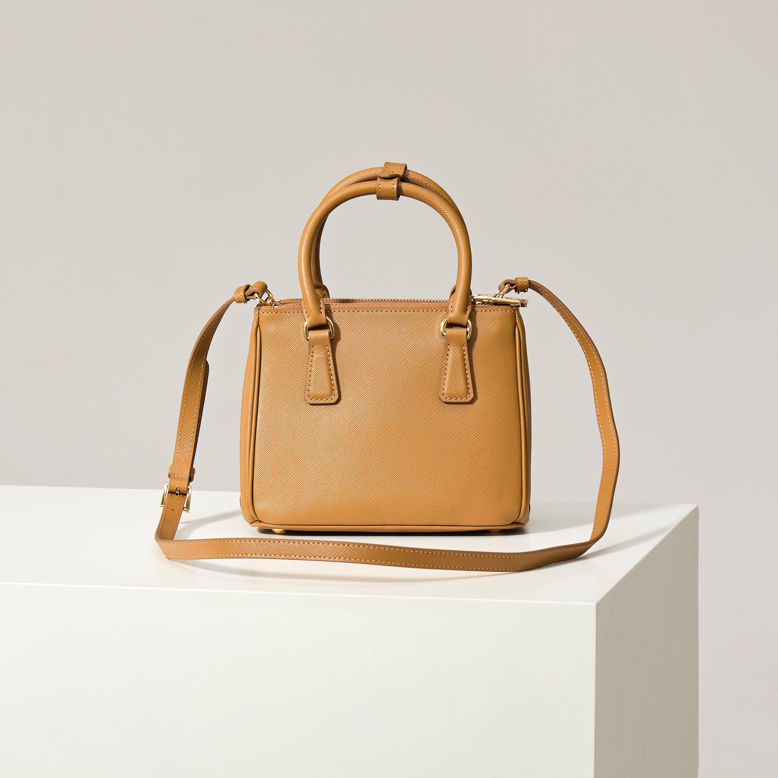 Prada 프라다 미니 갤러리아 토트백 사피아노 레더 카멜 브라운 골드 20cm 2