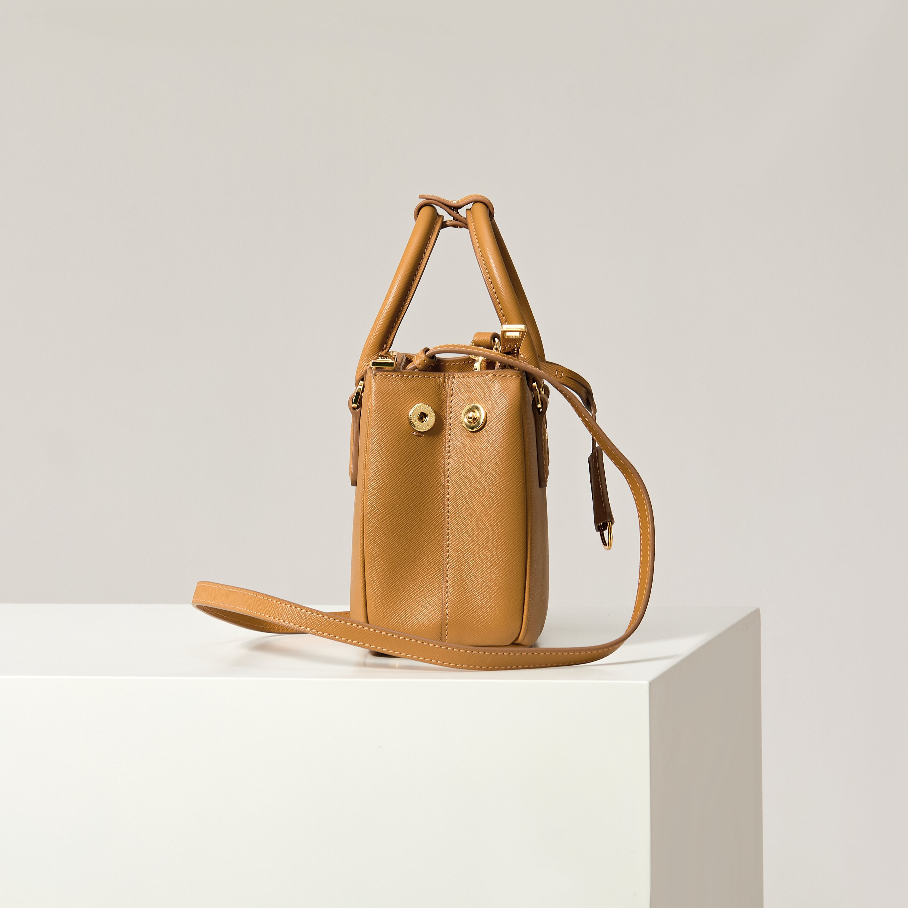 Prada 프라다 미니 갤러리아 토트백 사피아노 레더 카멜 브라운 골드 20cm 3