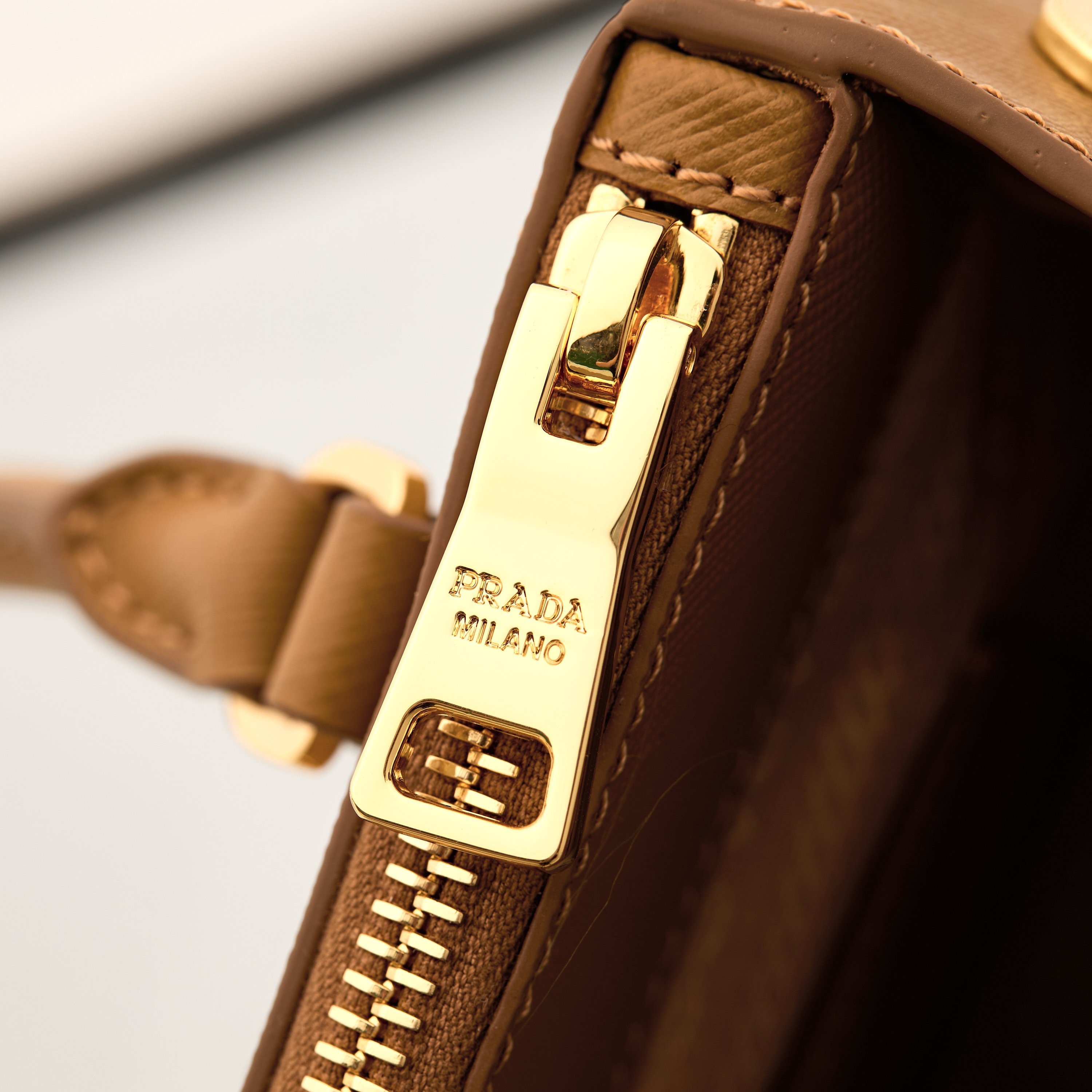 Prada 프라다 미니 갤러리아 토트백 사피아노 레더 카멜 브라운 골드 20cm 7