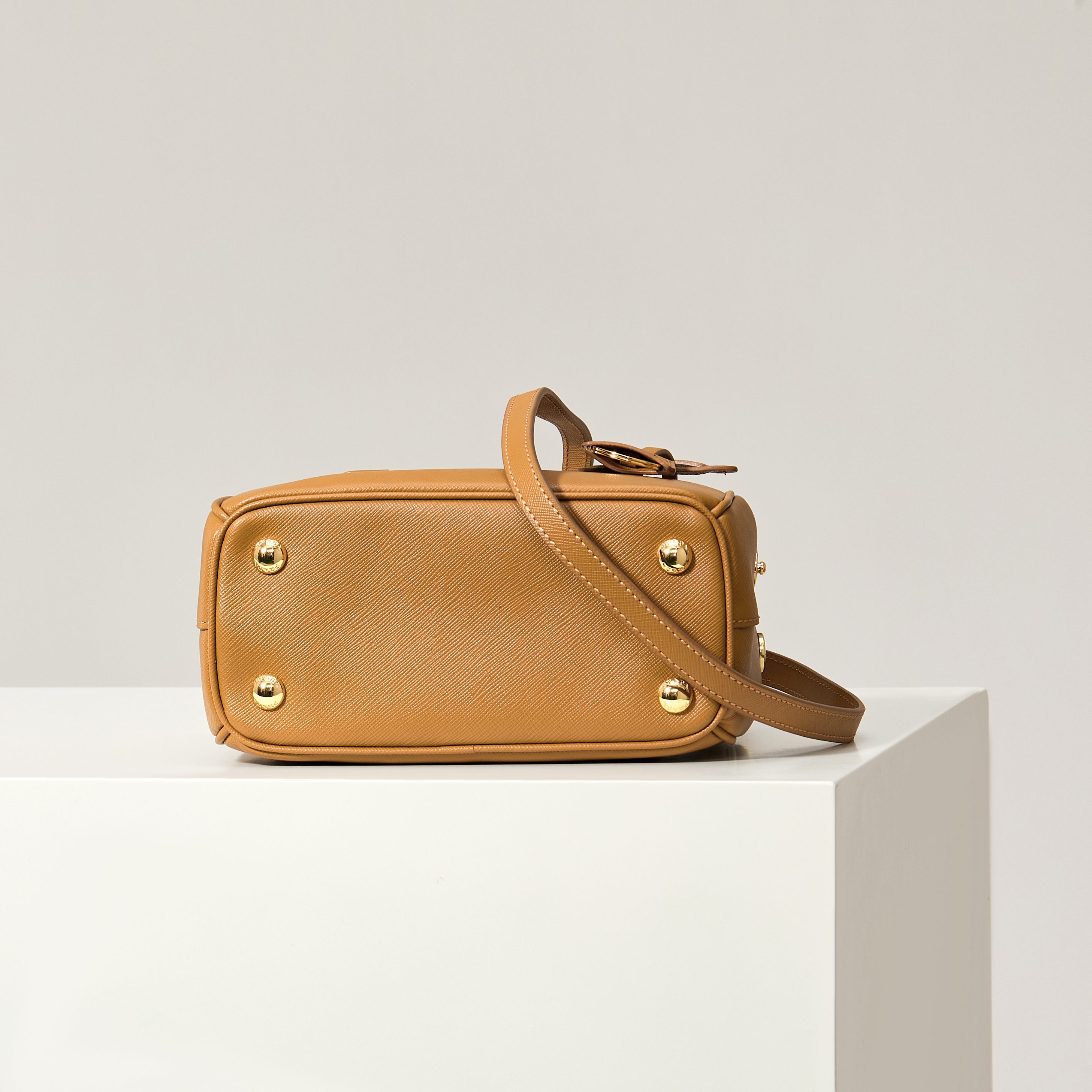 Prada 프라다 미니 갤러리아 토트백 사피아노 레더 카멜 브라운 골드 20cm 12