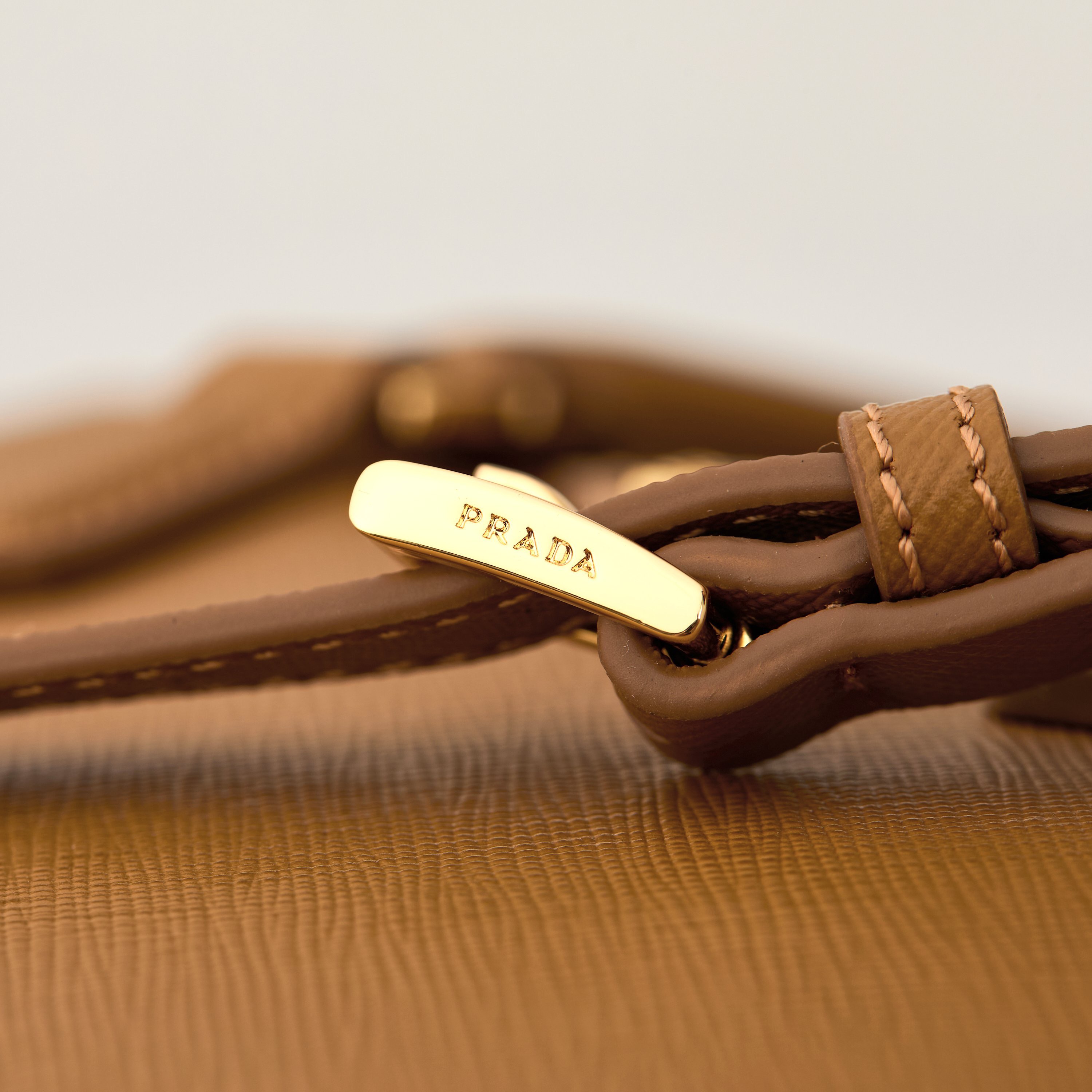 Prada 프라다 미니 갤러리아 토트백 사피아노 레더 카멜 브라운 골드 20cm 14