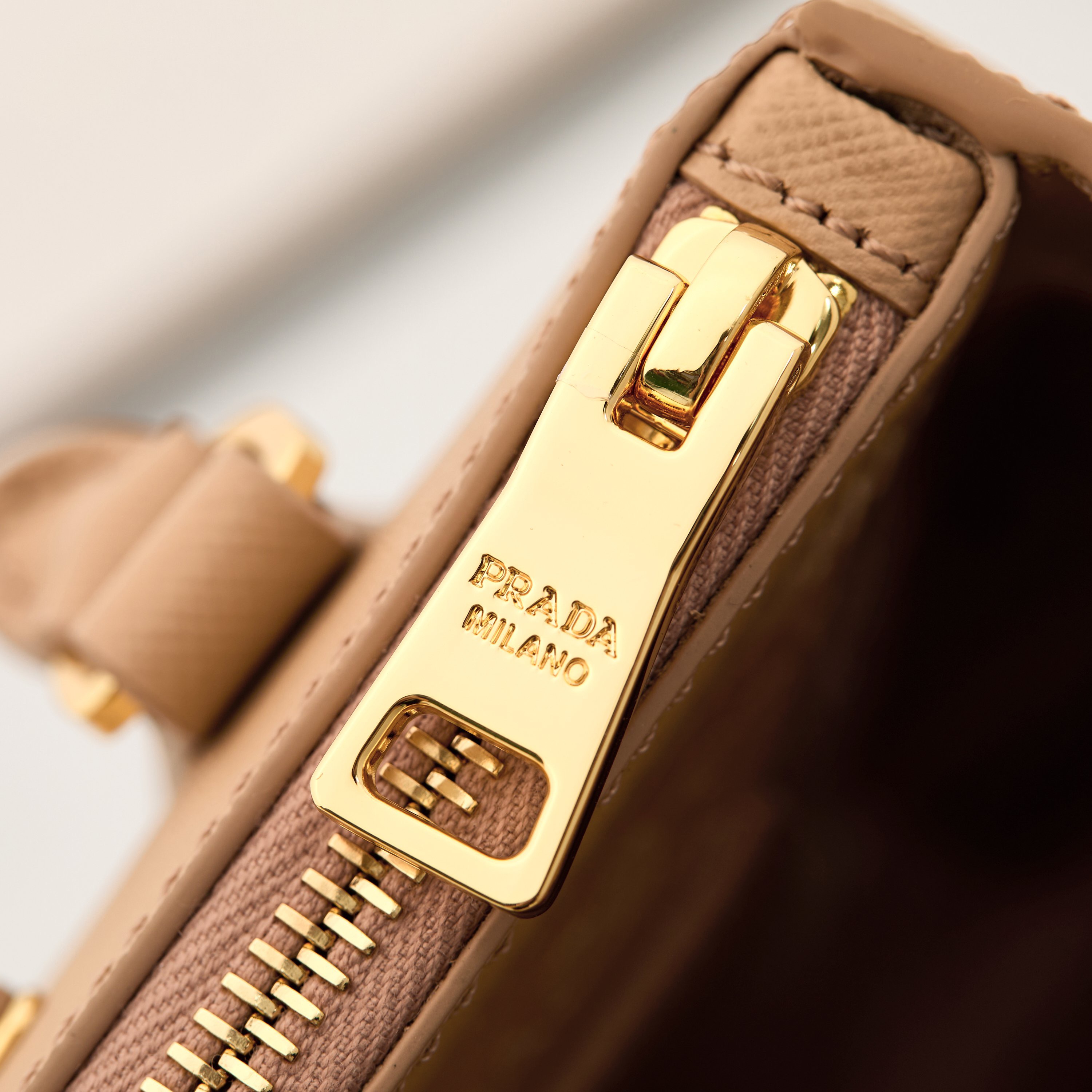 Prada 프라다 미니 갤러리아 토트백 사피아노 레더 카멜 핑크 골드 20cm 7