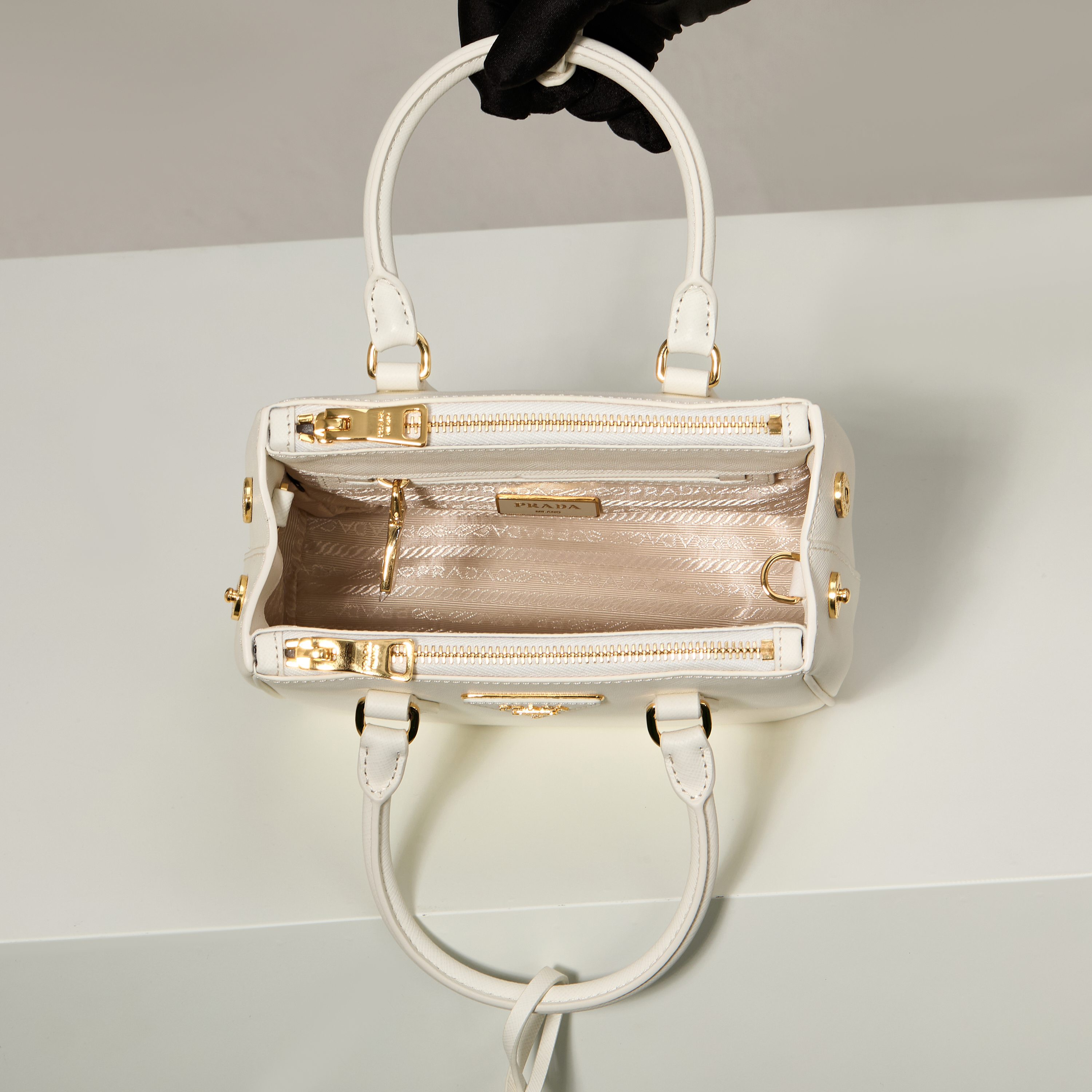 Prada 프라다 미니 갤러리아 토트백 사피아노 레더 아이보리 골드 20cm 9