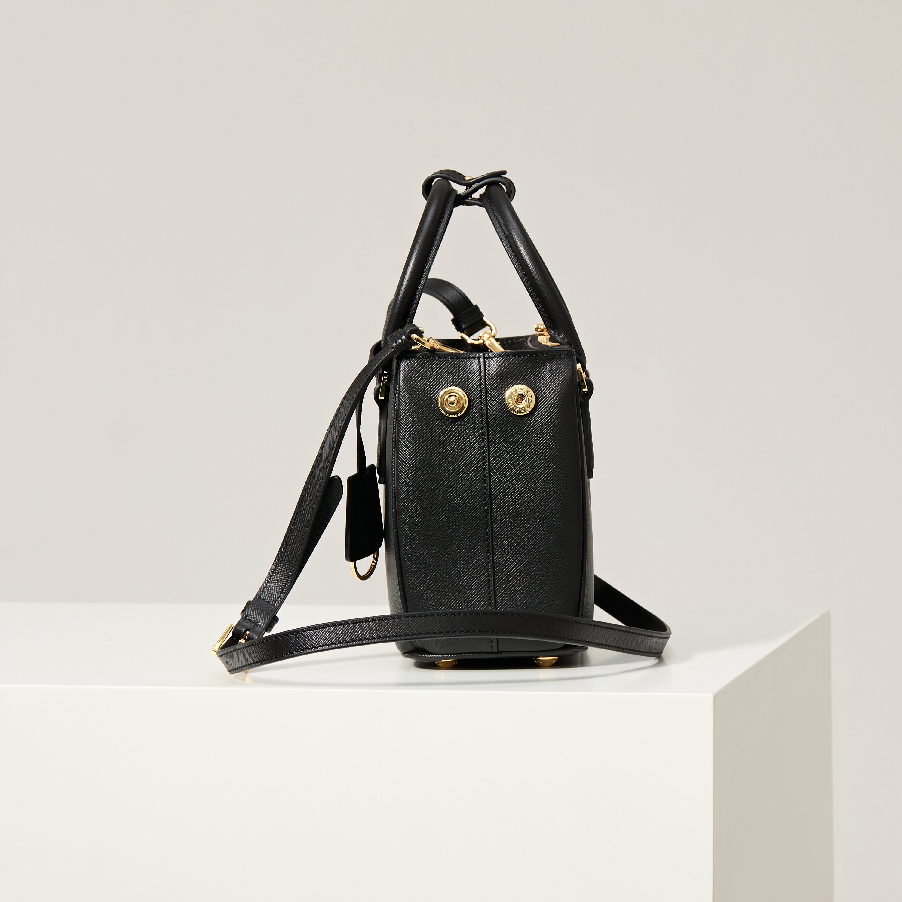 Prada 프라다 미니 갤러리아 토트백 사피아노 레더 블랙 골드 20cm 3