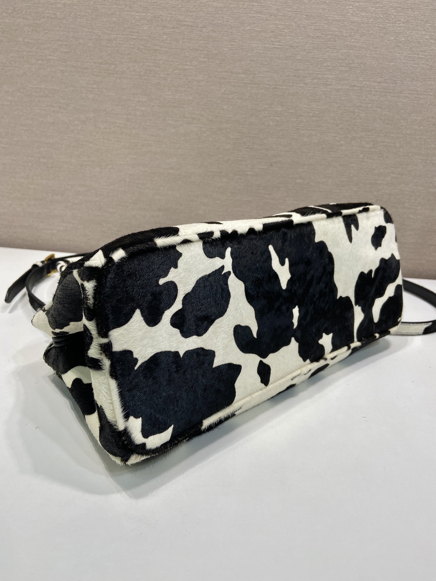 Prada 프라다 1BA457 갤러리아 카우 패턴 송치 레더 토트백 블랙 화이트 골드 6