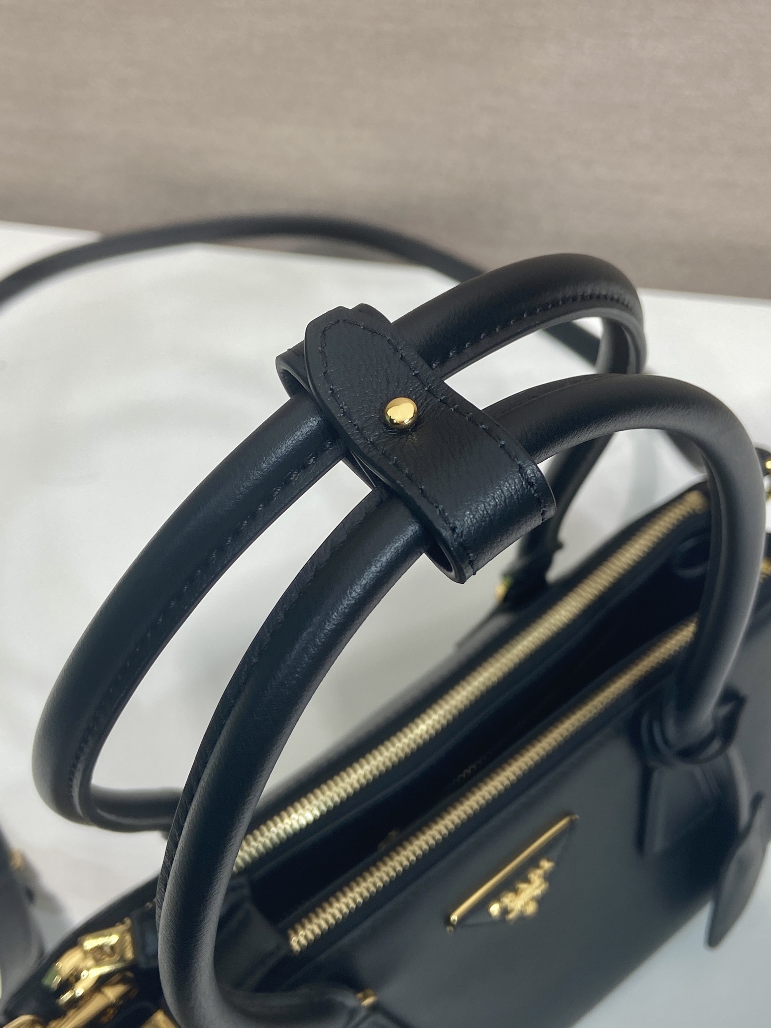 Prada 프라다 1BA457 더블 핸들 토트백 레더 블랙 골드 28cm 7