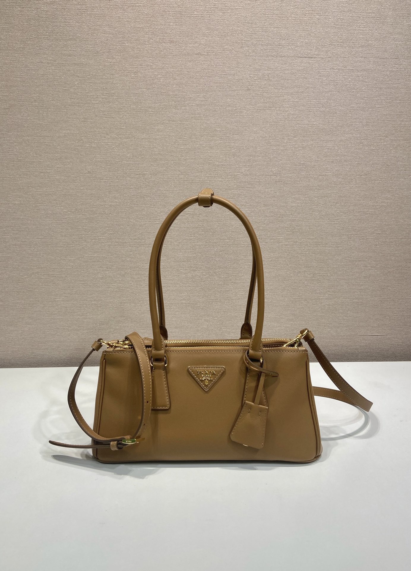 Prada 프라다 1BA457 더블 핸들 토트백 레더 브라운 골드 28cm 1