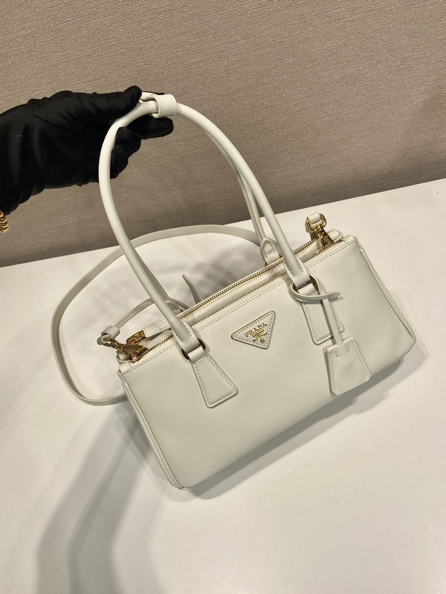 Prada 프라다 1BA457 더블 핸들 토트백 레더 아이보리 골드 28cm 2