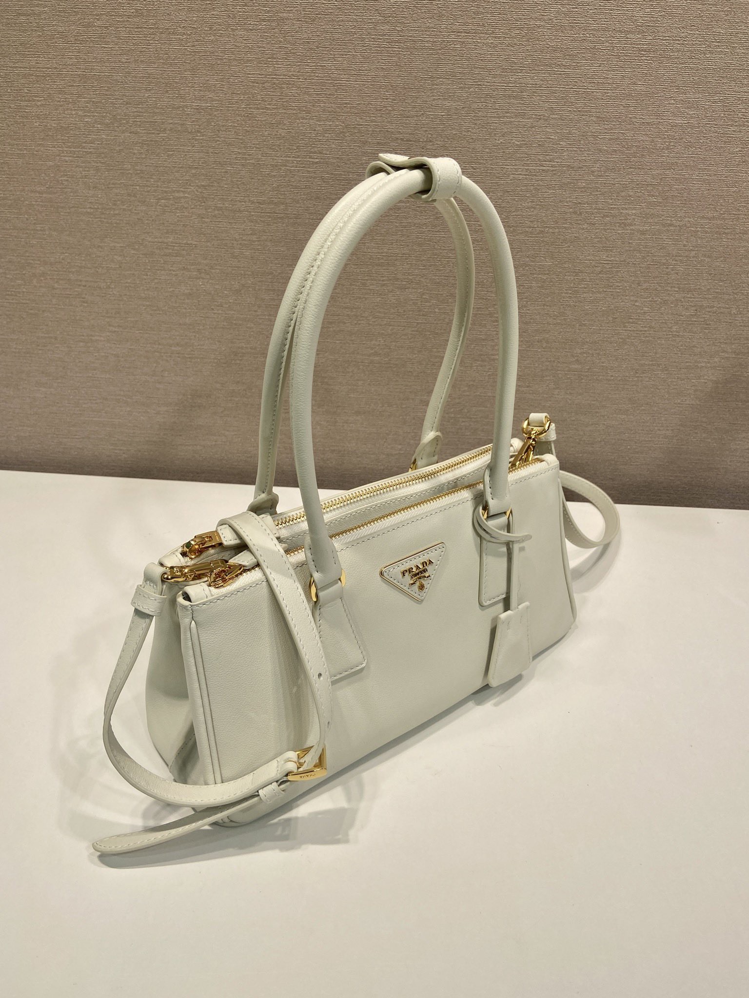Prada 프라다 1BA457 더블 핸들 토트백 레더 아이보리 골드 28cm 3