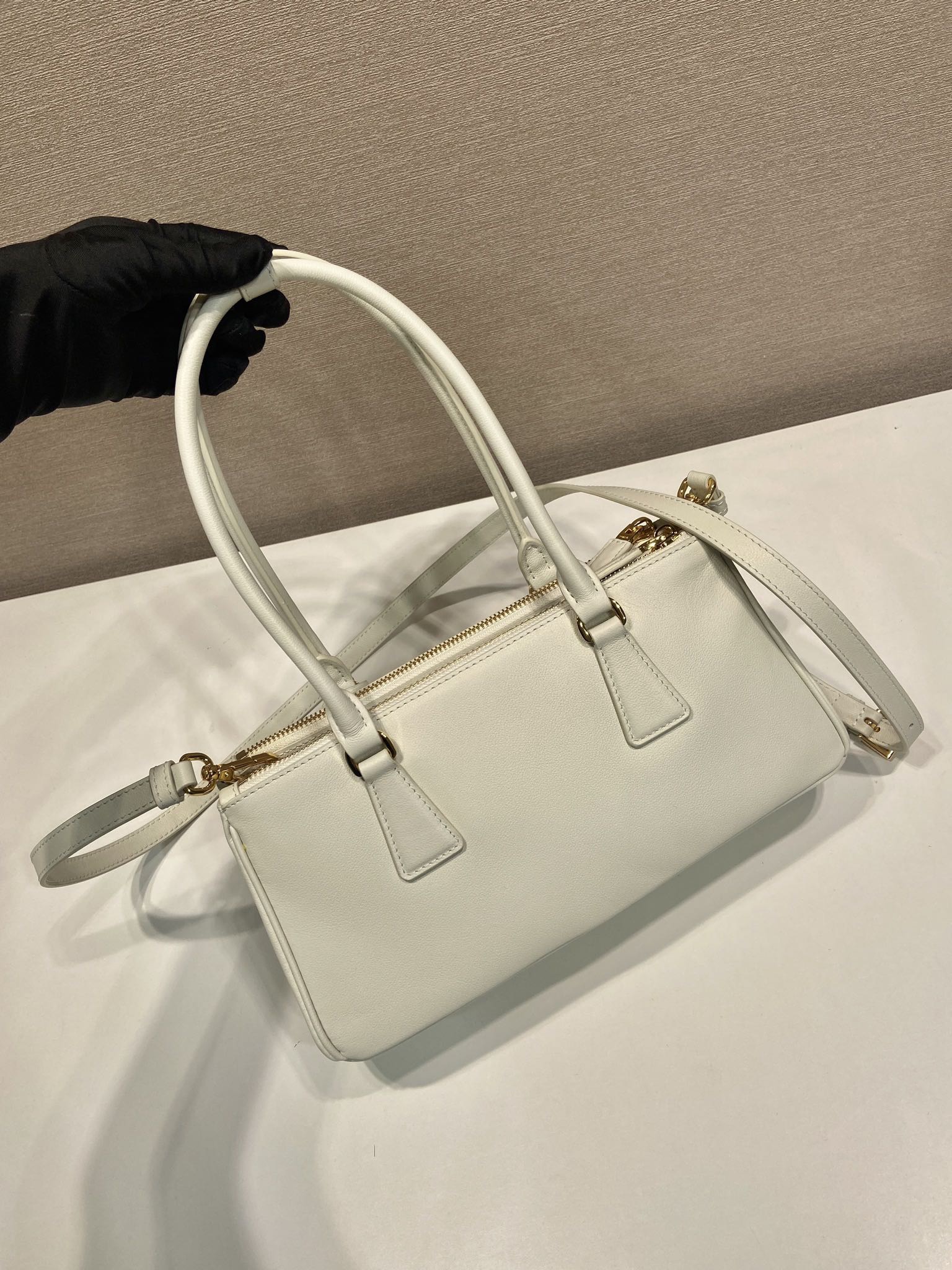 Prada 프라다 1BA457 더블 핸들 토트백 레더 아이보리 골드 28cm 4