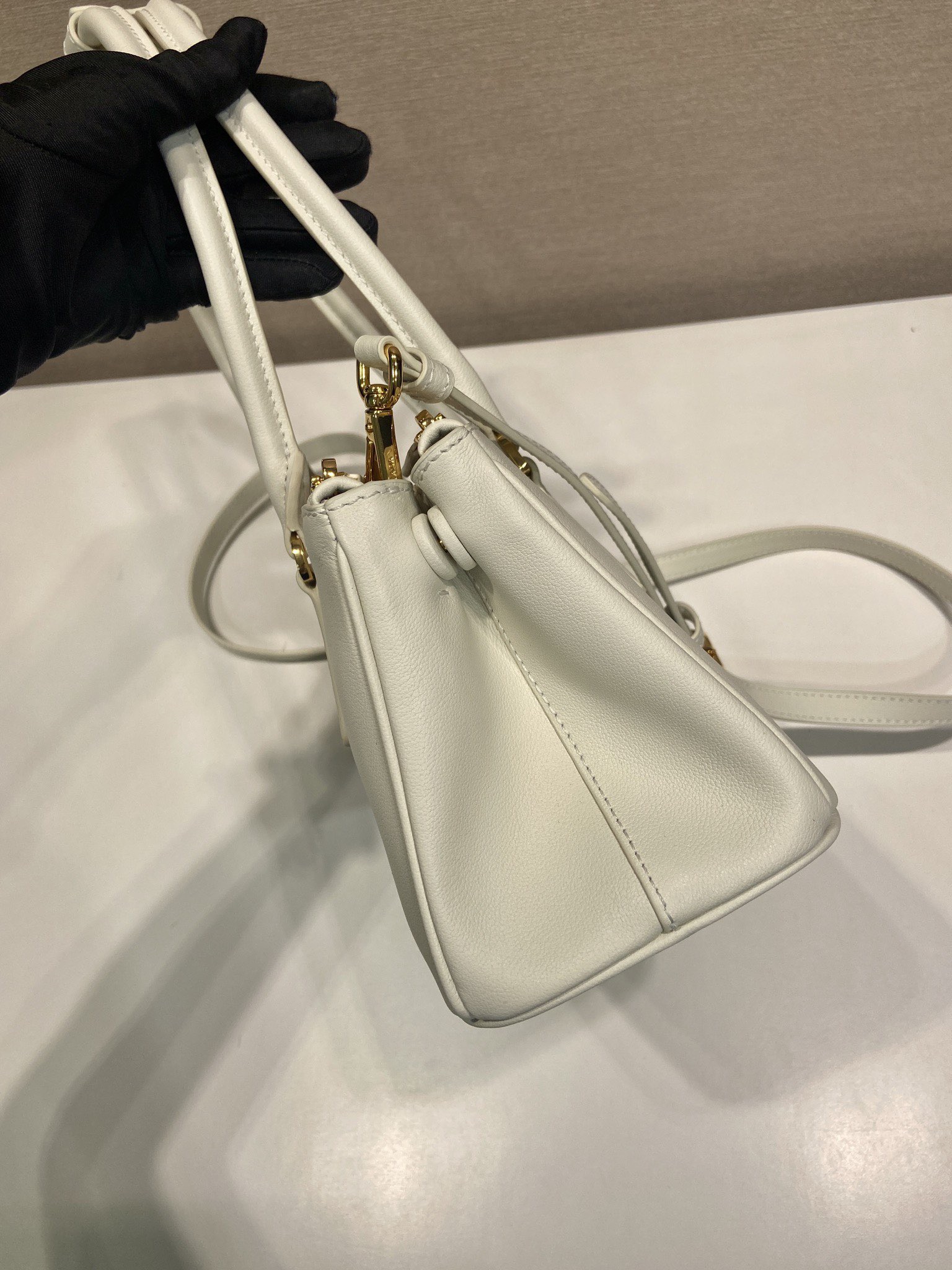 Prada 프라다 1BA457 더블 핸들 토트백 레더 아이보리 골드 28cm 5