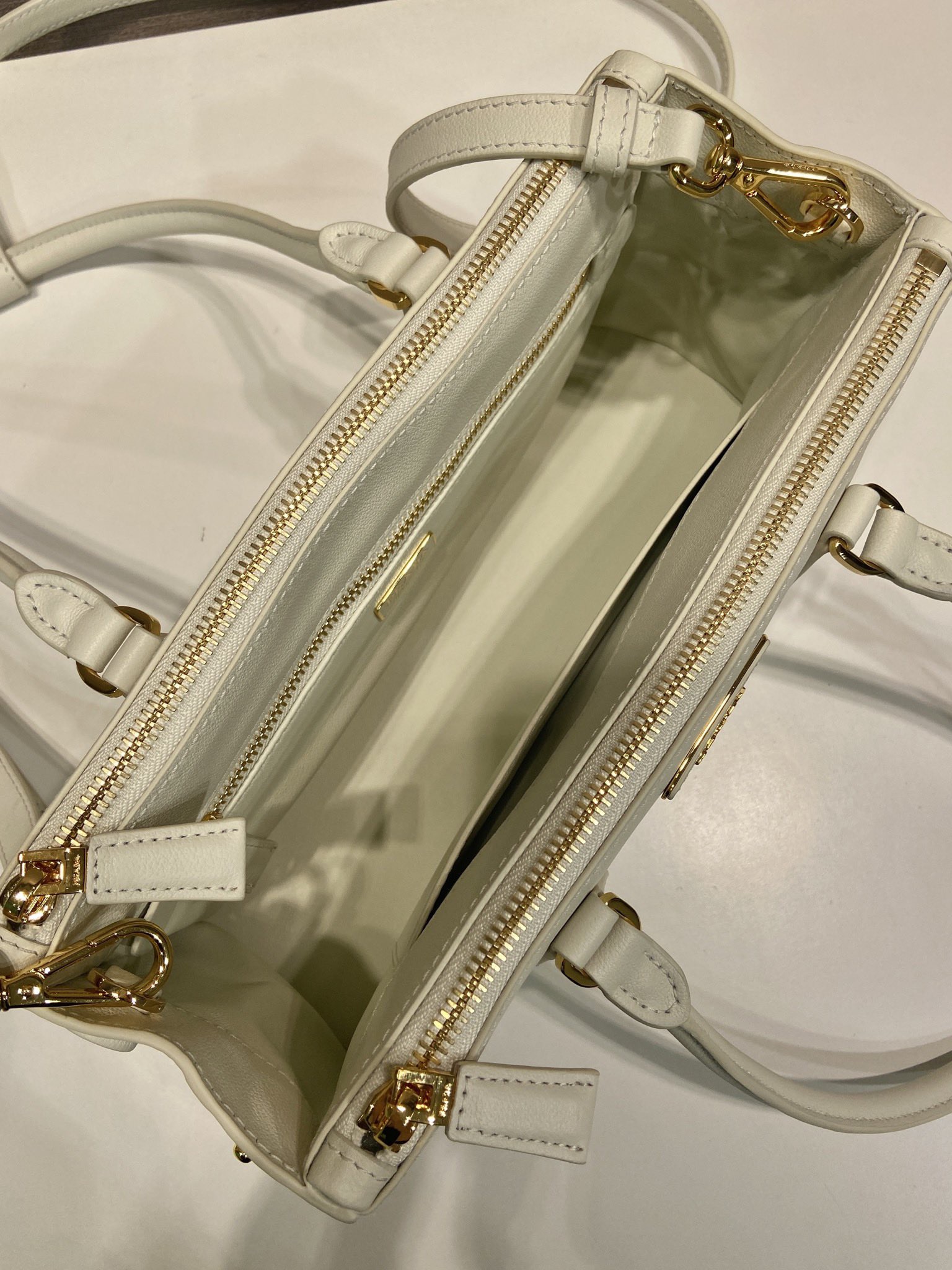 Prada 프라다 1BA457 더블 핸들 토트백 레더 아이보리 골드 28cm 7