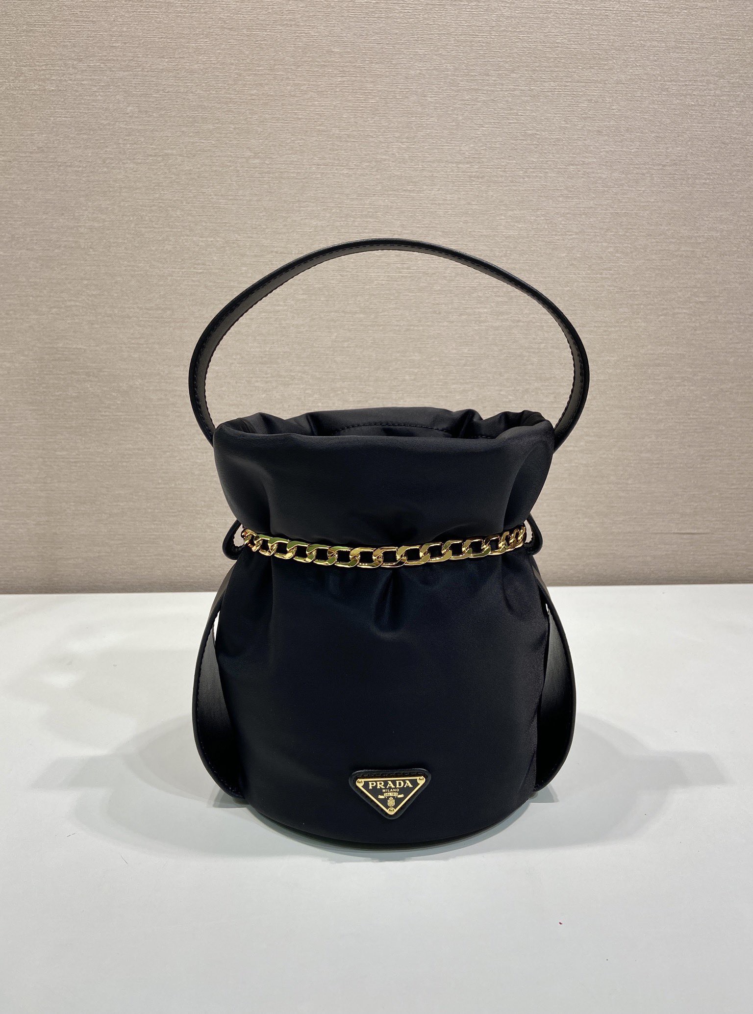 Prada 프라다 1BE088 나일론 버킷백 골드 체인 블랙 14cm 1