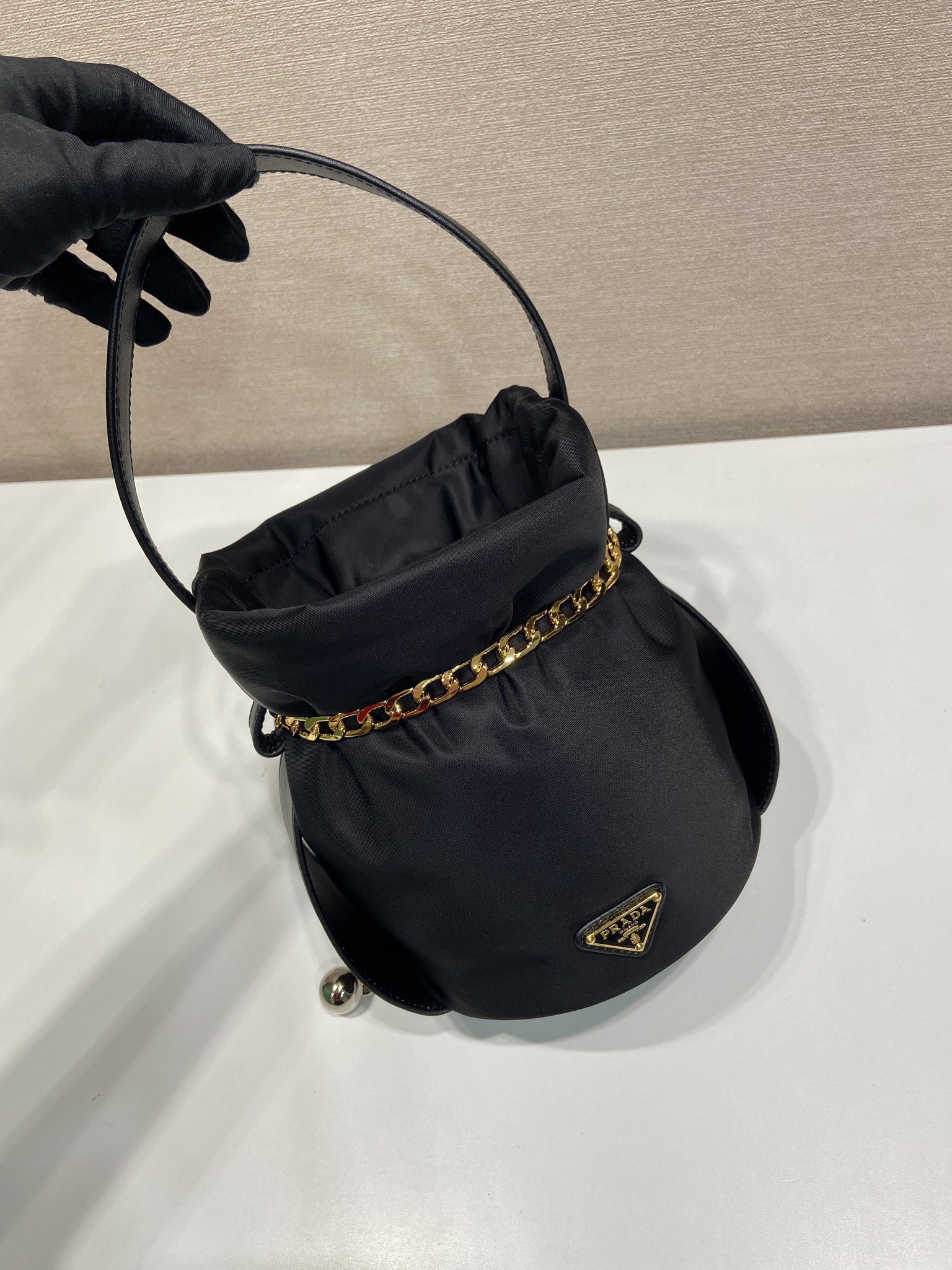 Prada 프라다 1BE088 나일론 버킷백 골드 체인 블랙 14cm 2