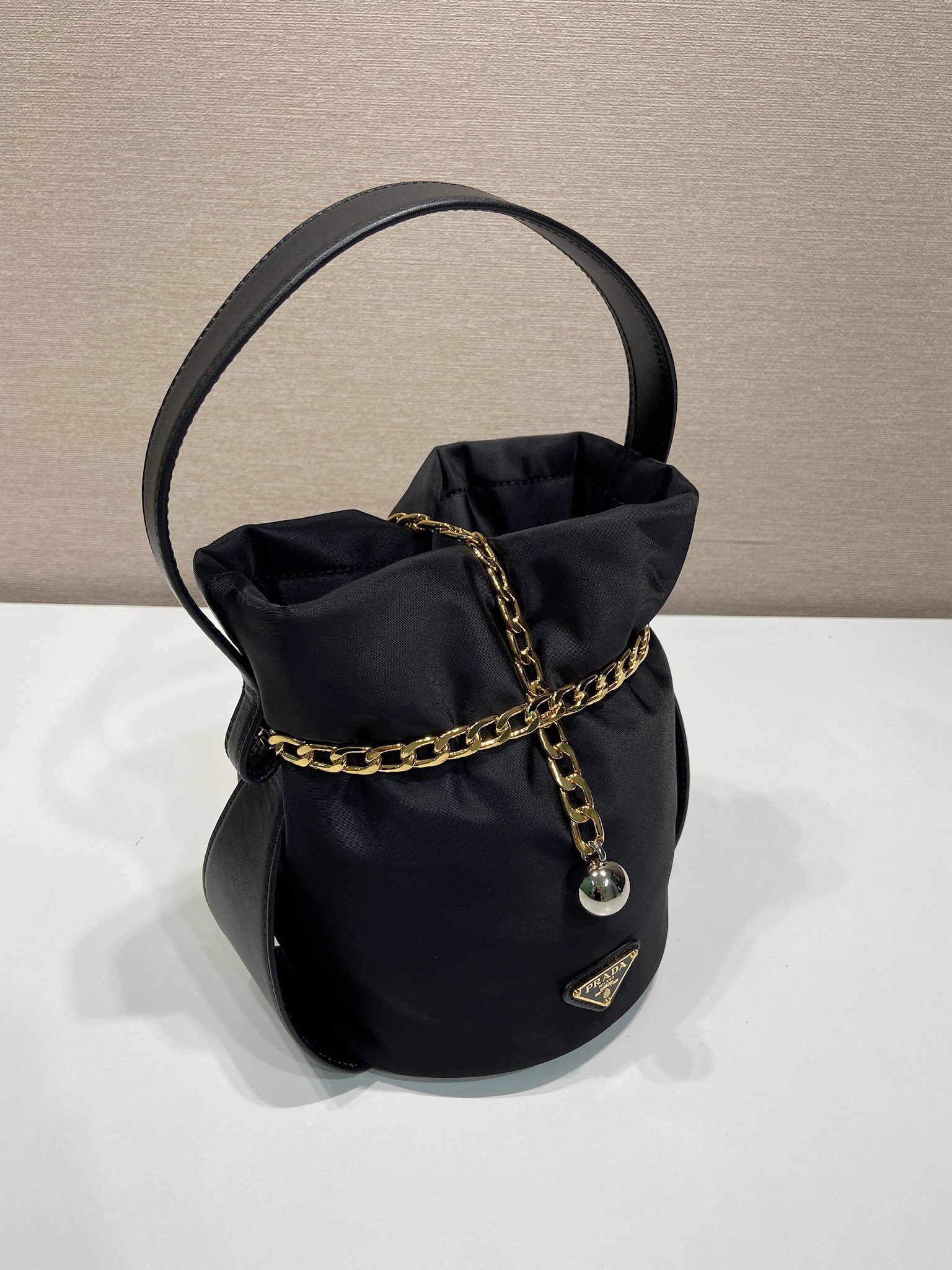 Prada 프라다 1BE088 나일론 버킷백 골드 체인 블랙 14cm 3