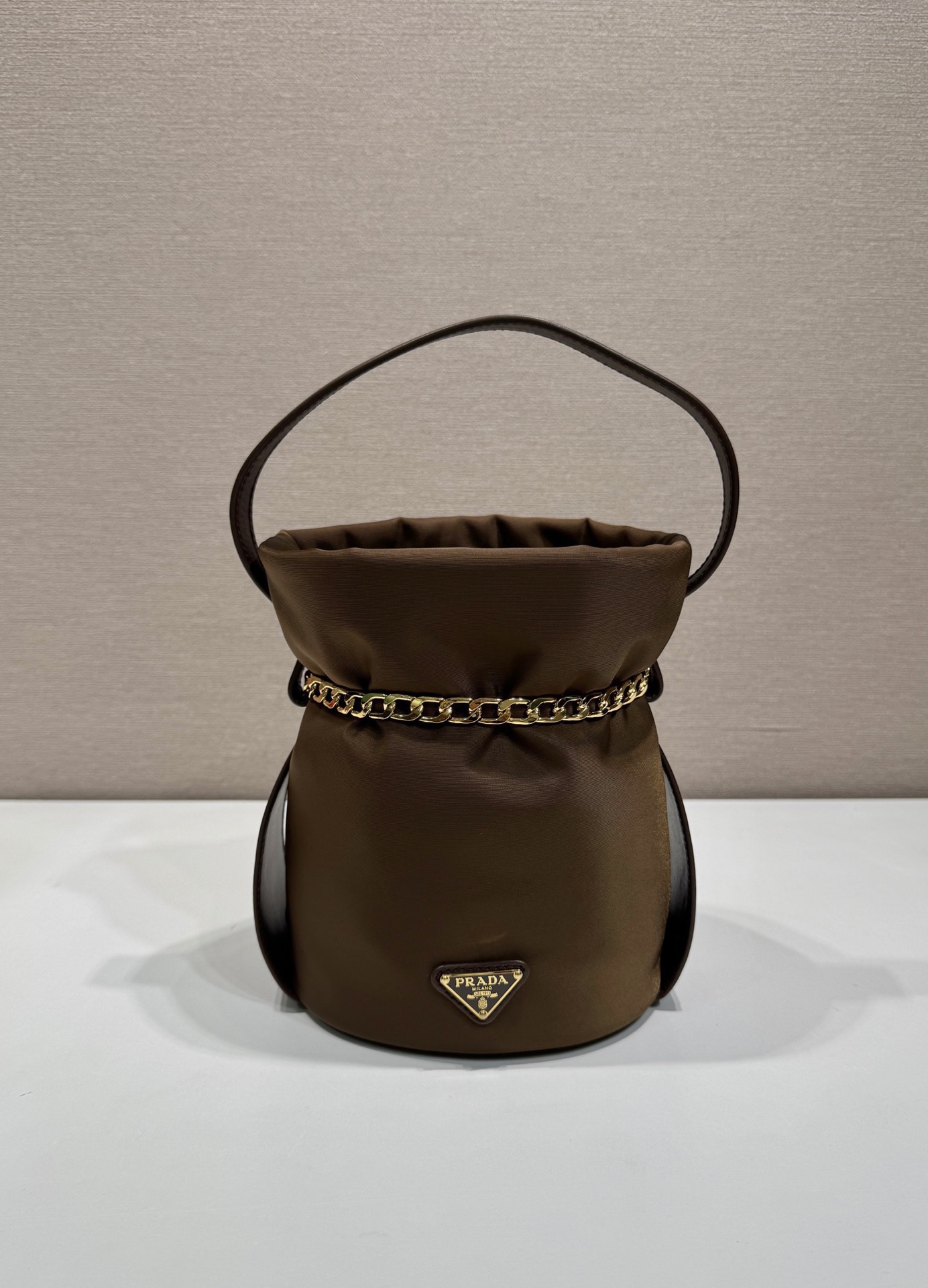 Prada 프라다 1BE088 나일론 버킷백 골드 체인 브라운 14cm 1