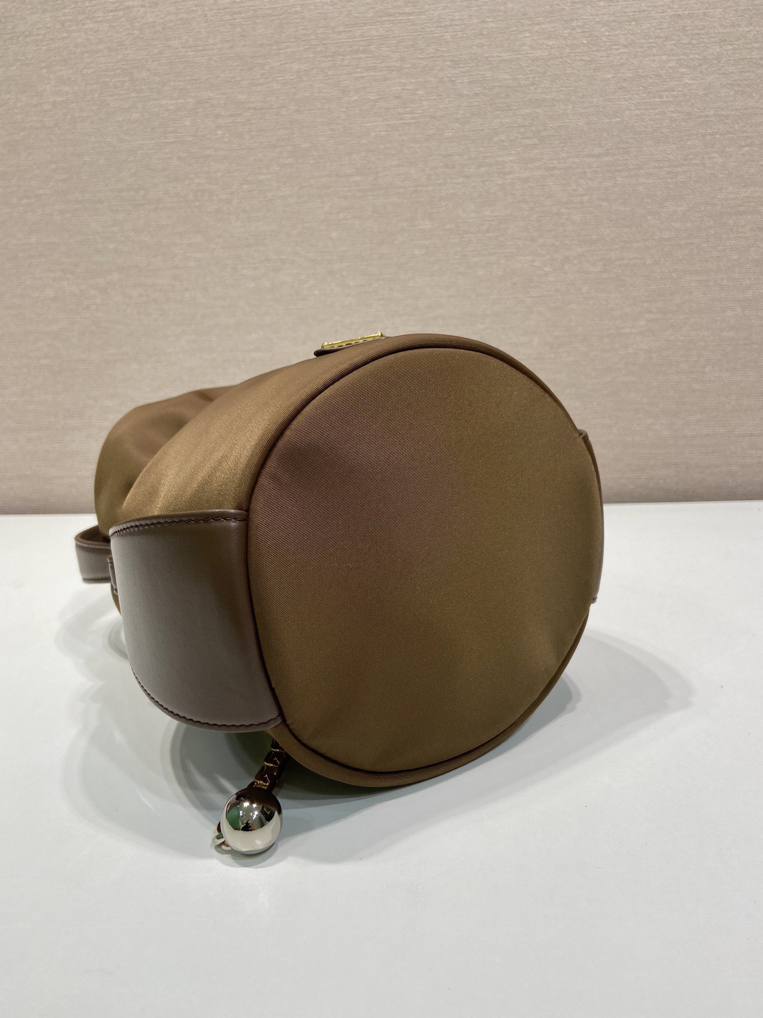 Prada 프라다 1BE088 나일론 버킷백 골드 체인 브라운 14cm 7
