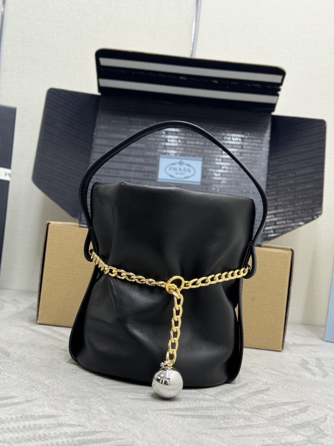 Prada 프라다 1BE088 램스킨 버킷백 골드 체인 블랙 9