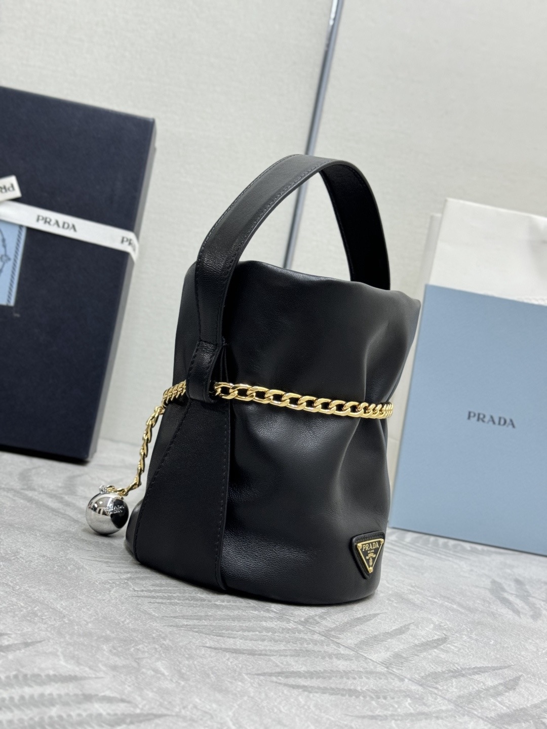 Prada 프라다 1BE088 램스킨 버킷백 골드 체인 블랙 10