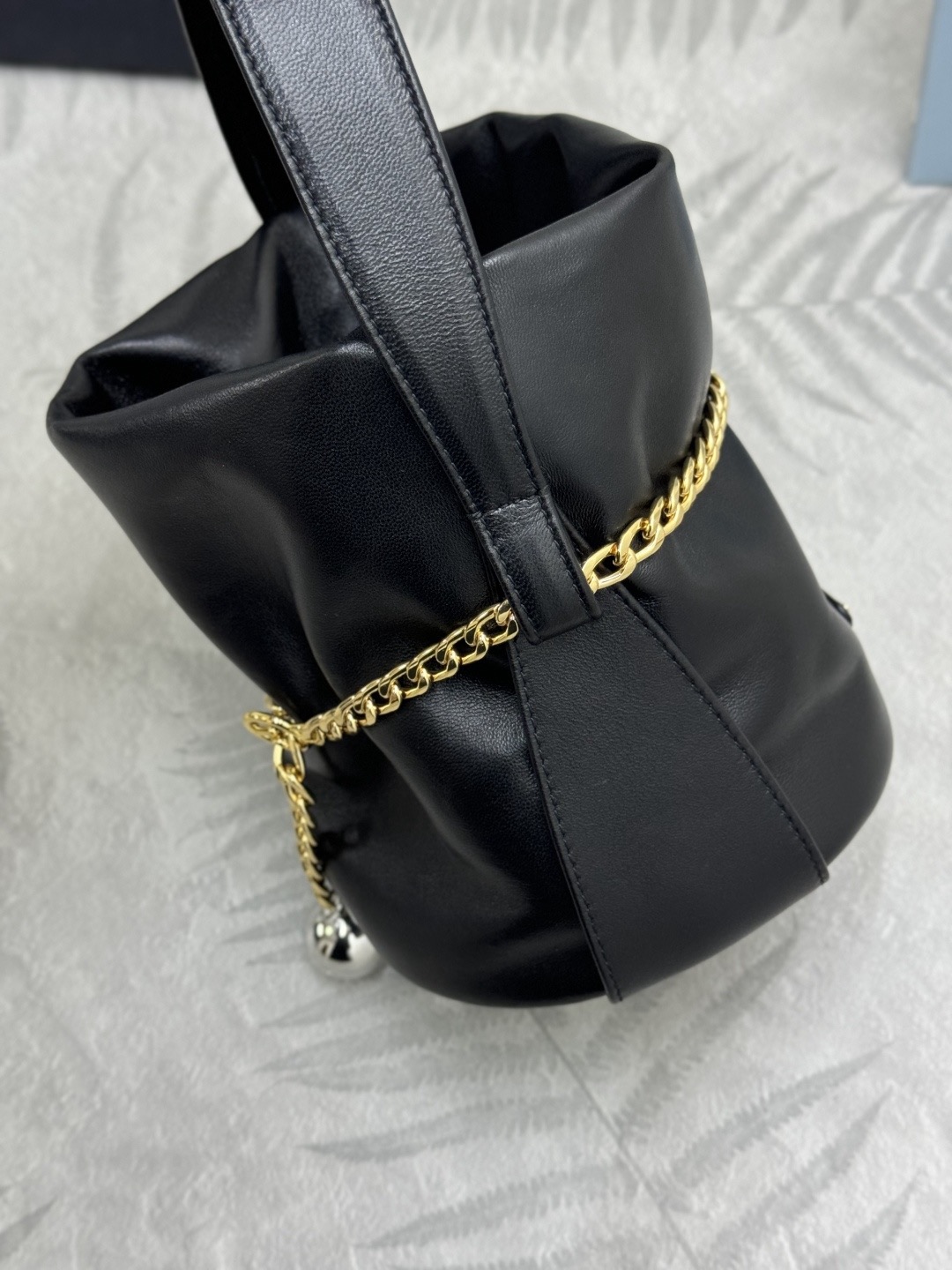 Prada 프라다 1BE088 램스킨 버킷백 골드 체인 블랙 12