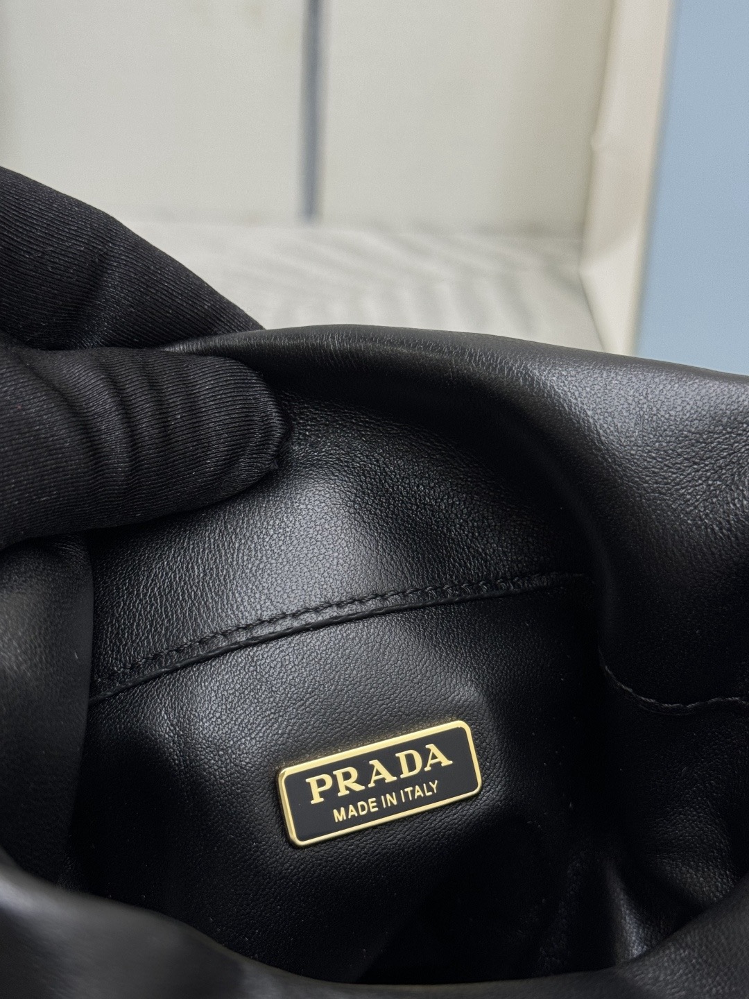 Prada 프라다 1BE088 램스킨 버킷백 골드 체인 블랙 16